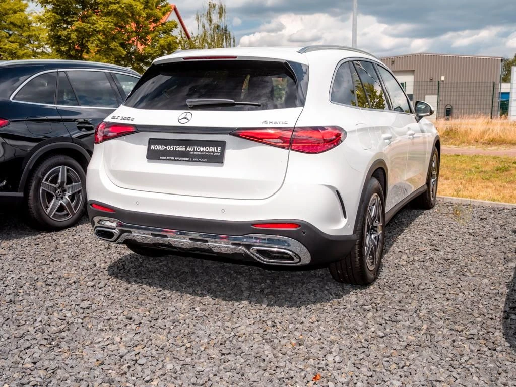 Mercedes-Benz-GLC 300 d-image-5