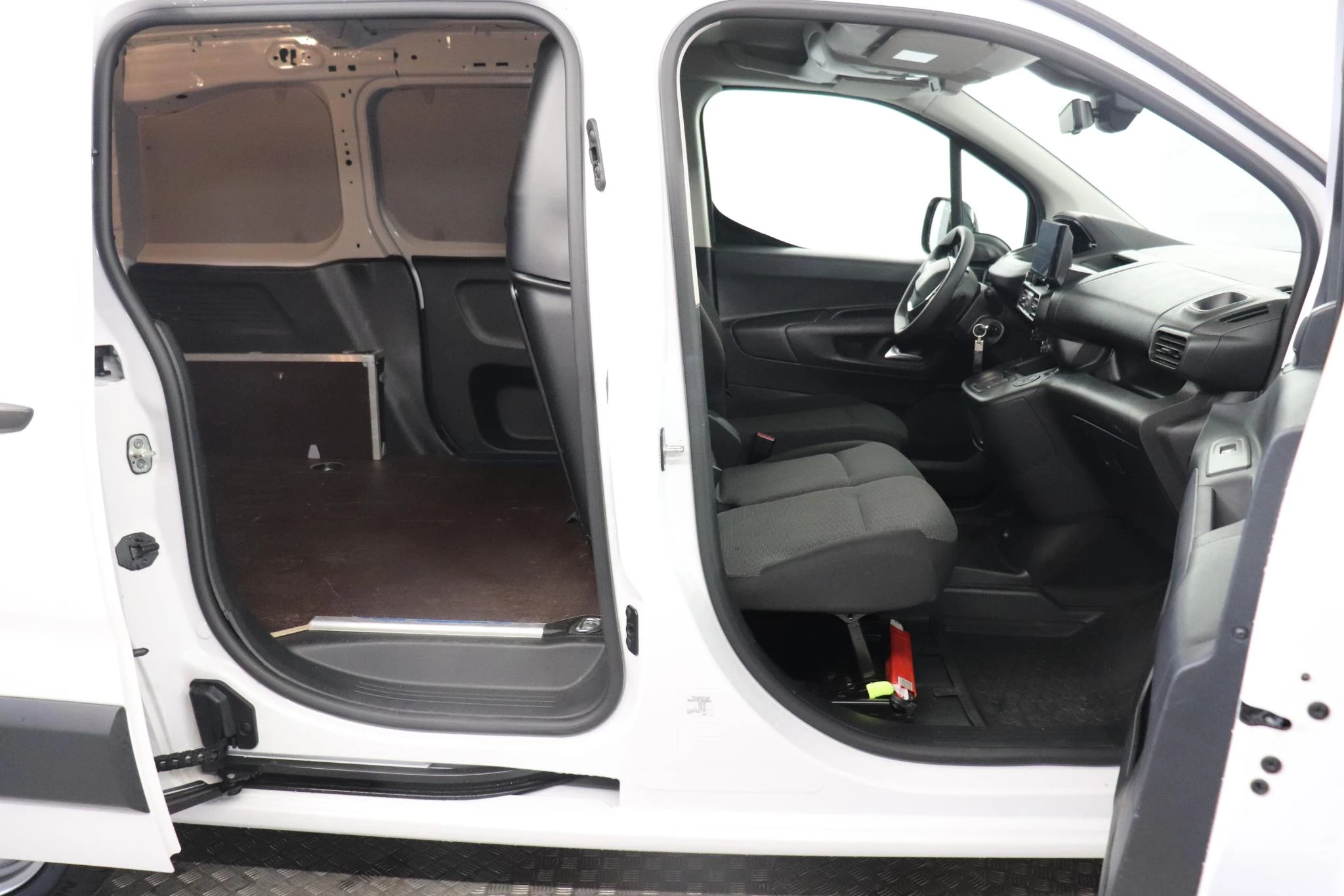 Peugeot Partner Peugeot Partner 1.5 BlueHDi L1 Light 96kW EAT8