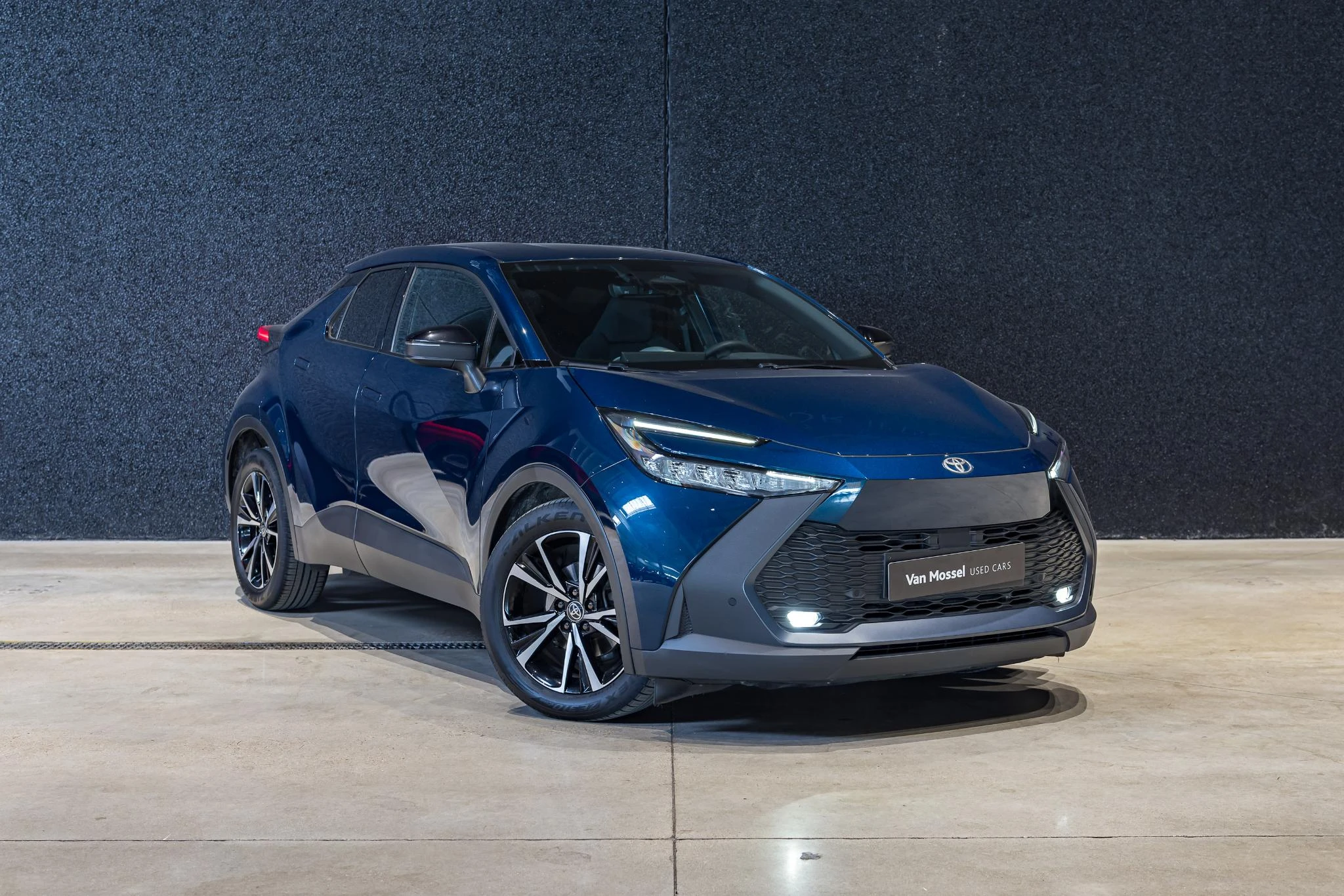 Toyota C-HR 1.8 VVT i-Hybrid C-Lub Mono-Tone E-CVT