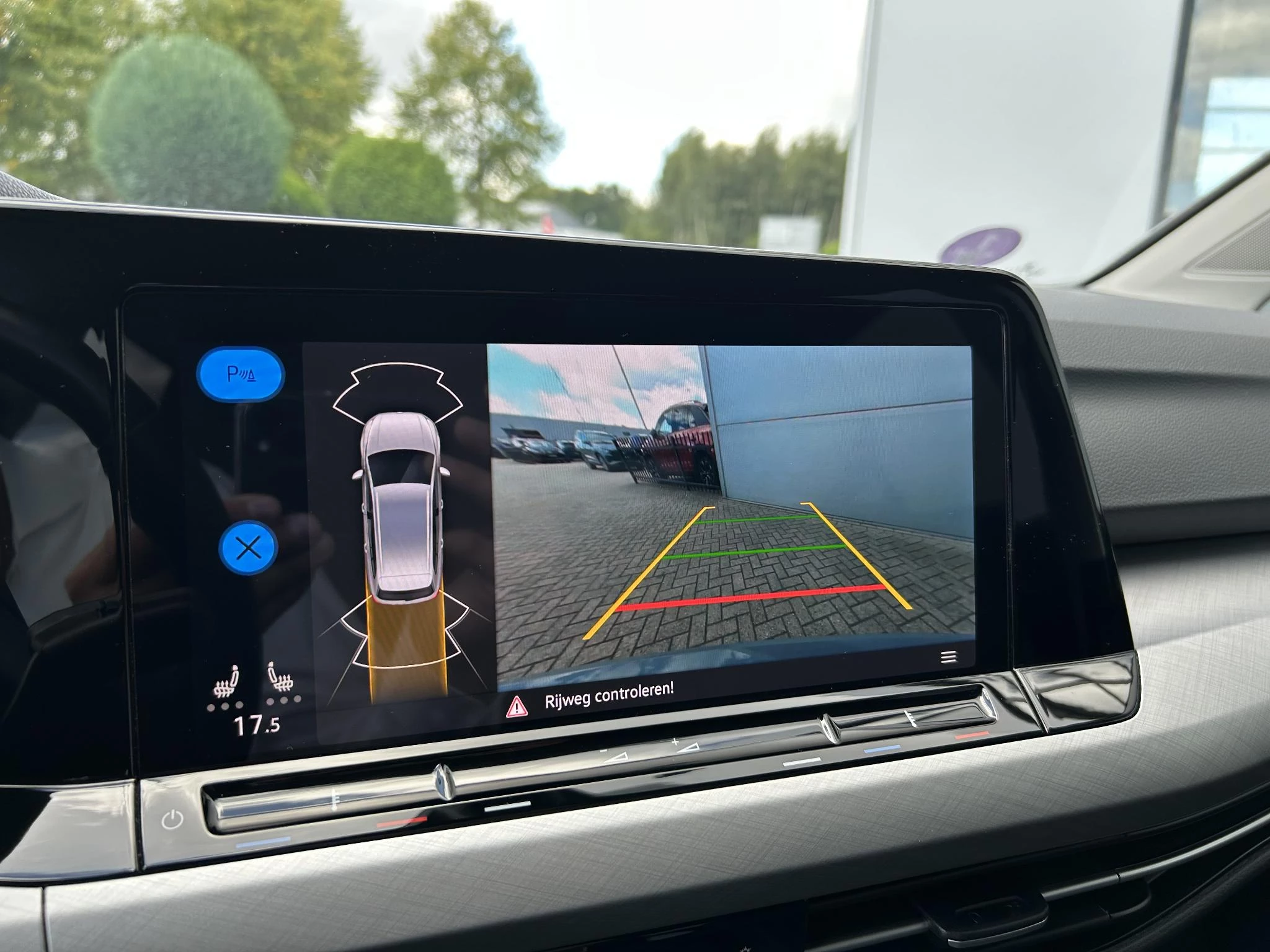 Volkswagen-Golf-image-11