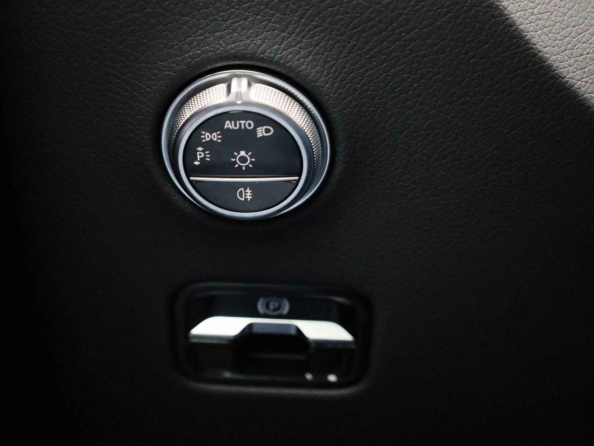Mercedes-Benz-GLC-image-33