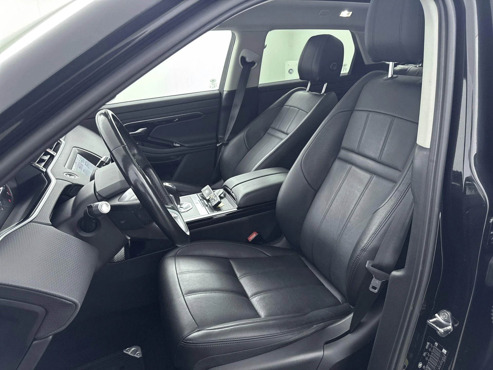 Land Rover-Range Rover Evoque-image-27