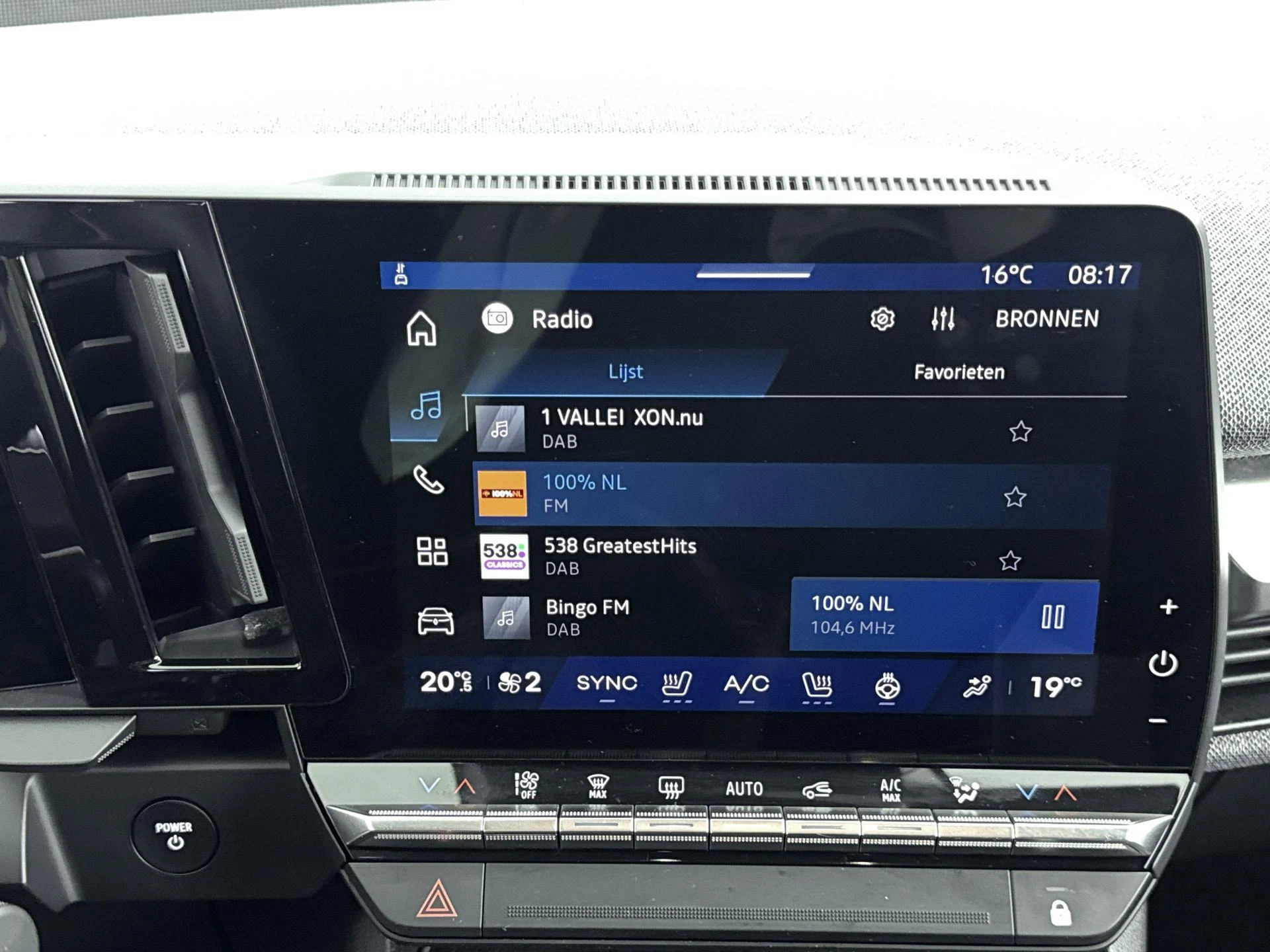Renault-Megane E-Tech-image-6