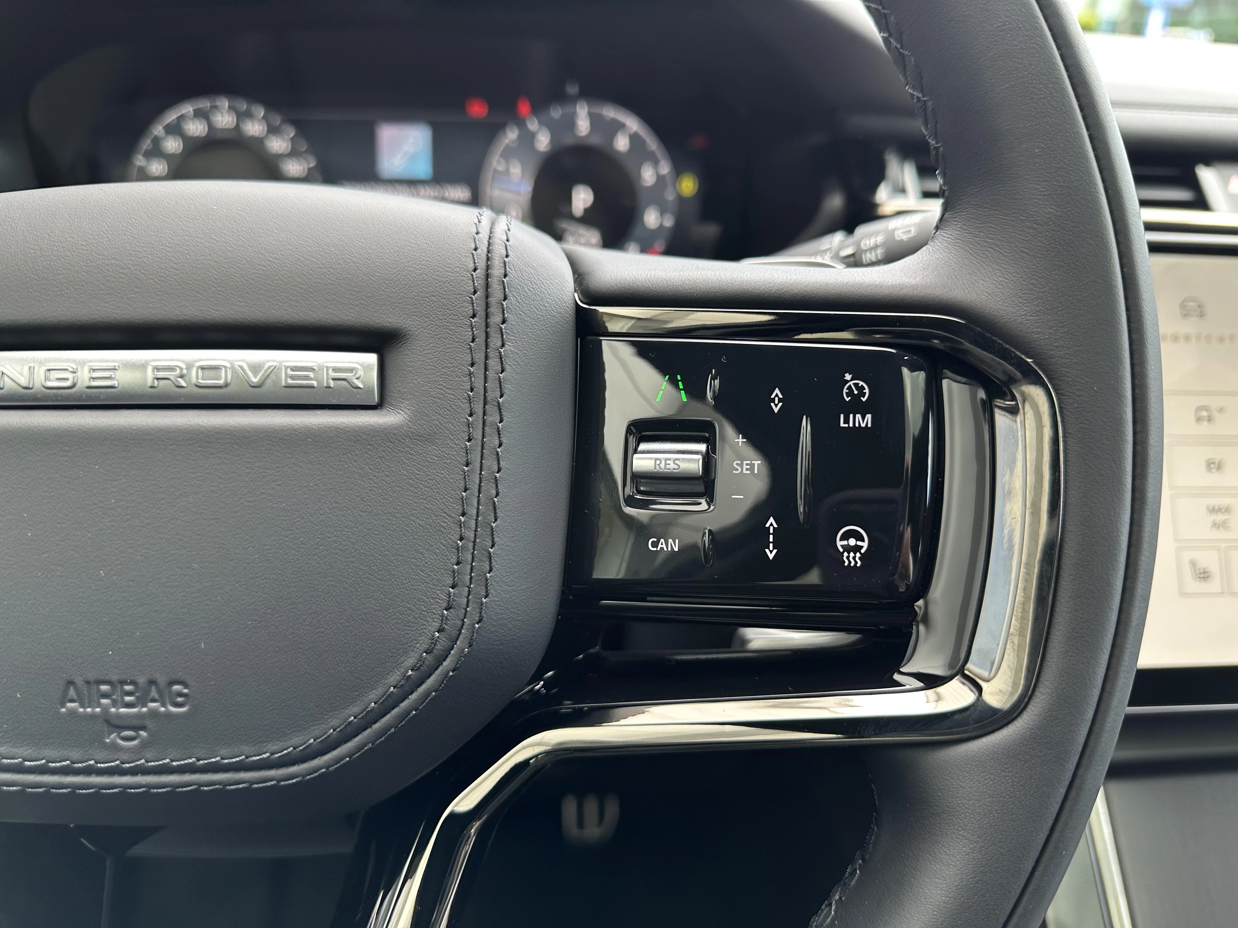 Land Rover-Range Rover Velar-image-19