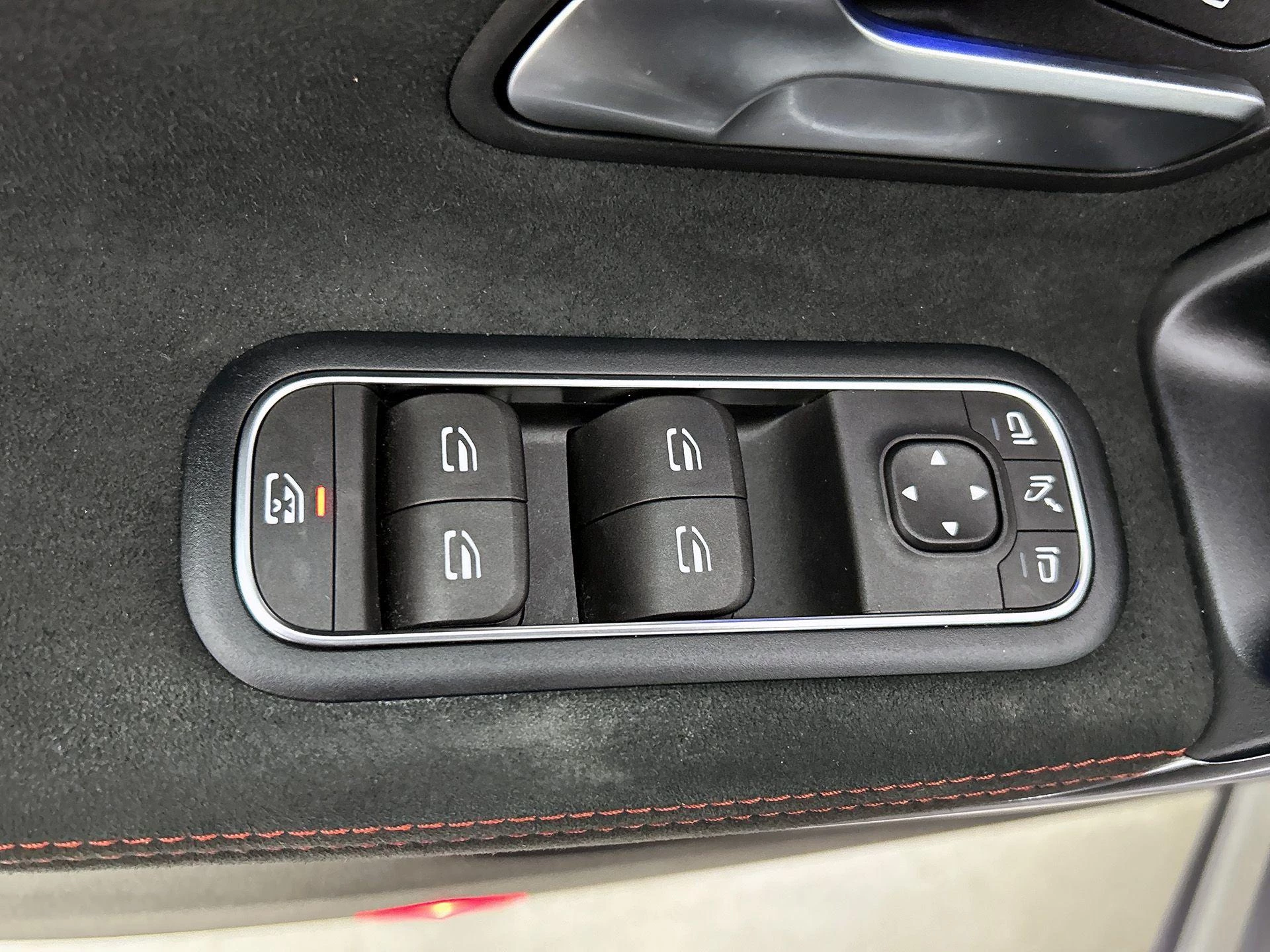 Mercedes-Benz-CLA-image-43