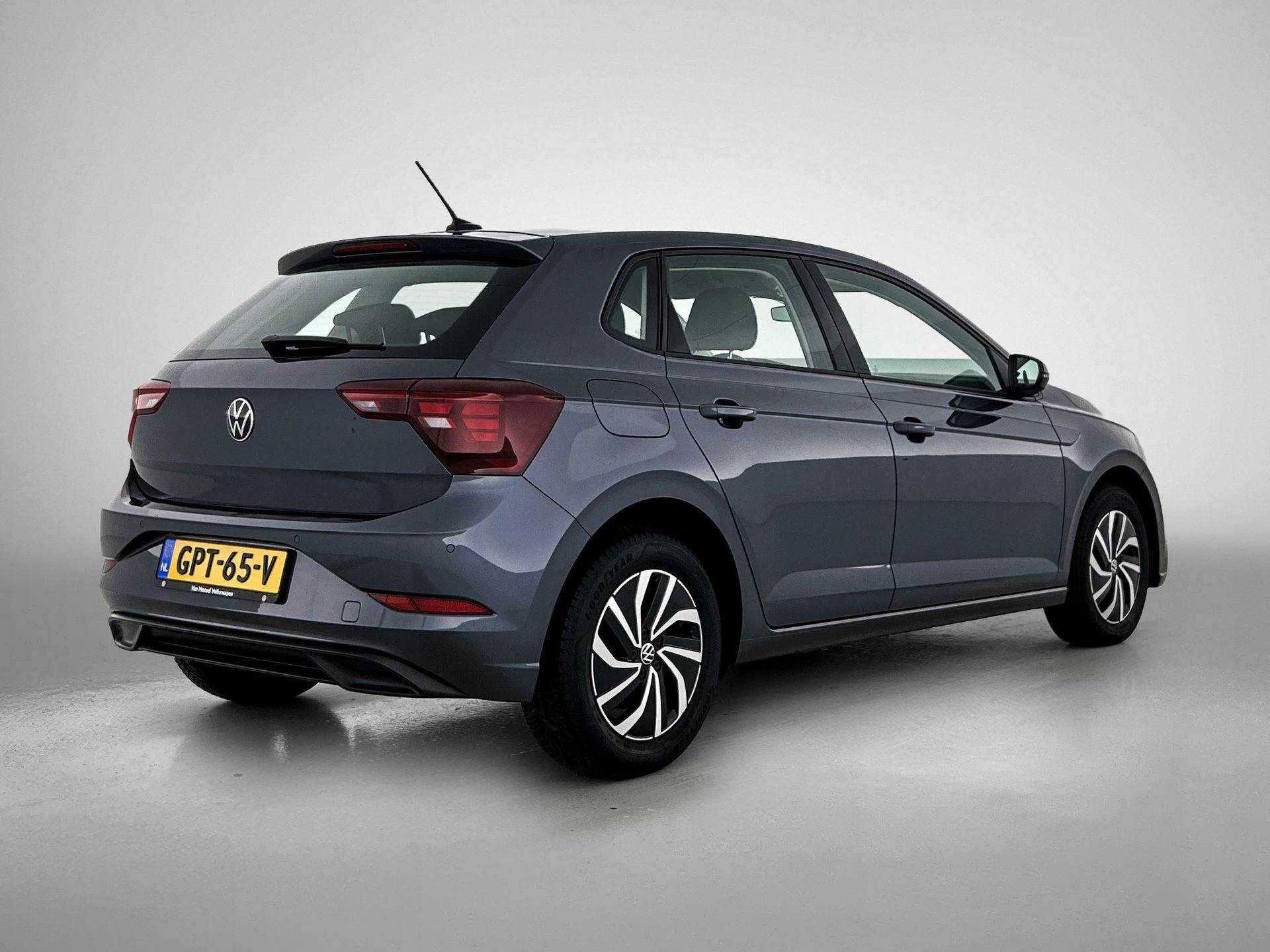 Volkswagen-Polo-image-3
