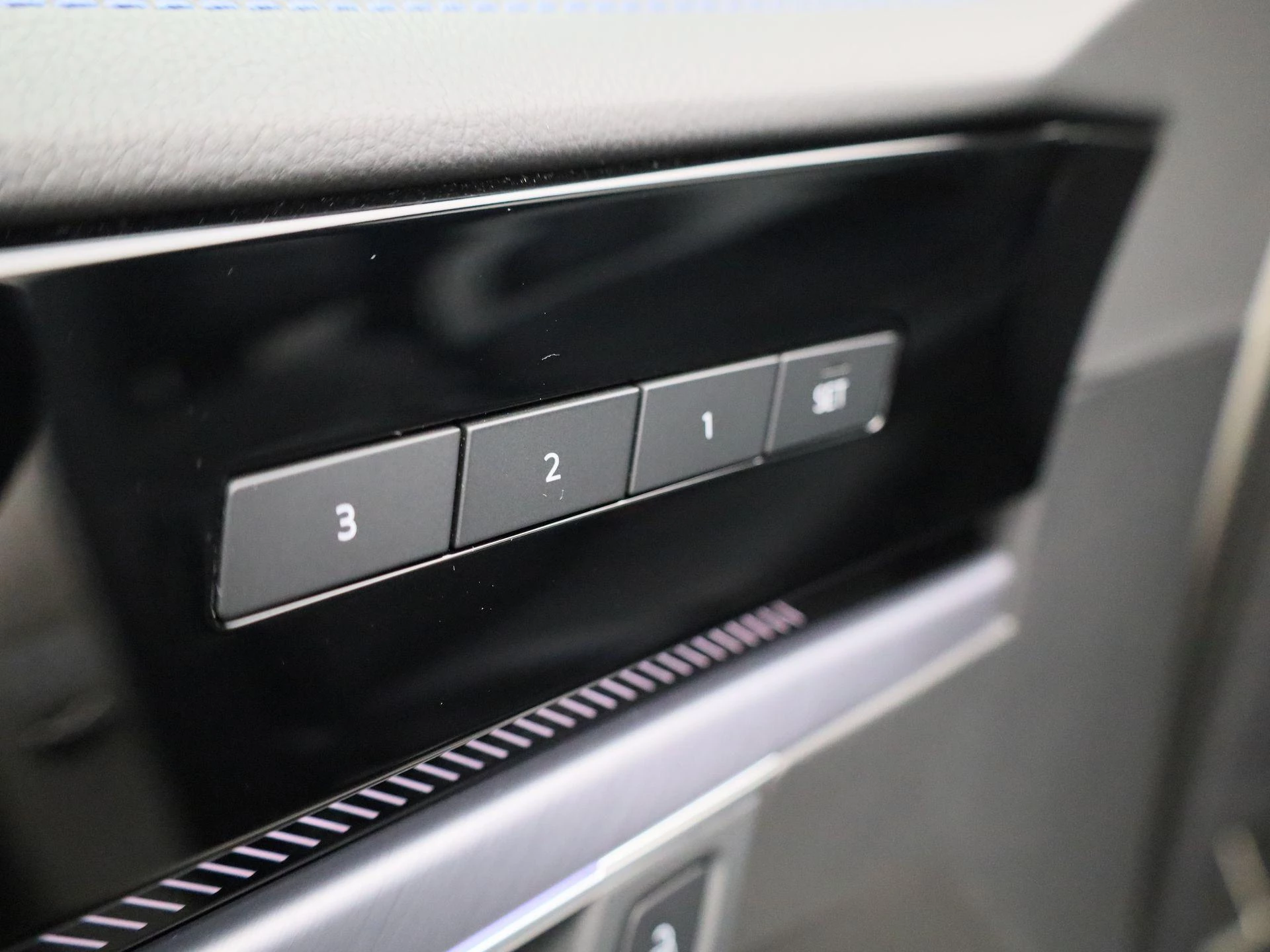 Volkswagen-Touareg-image-39