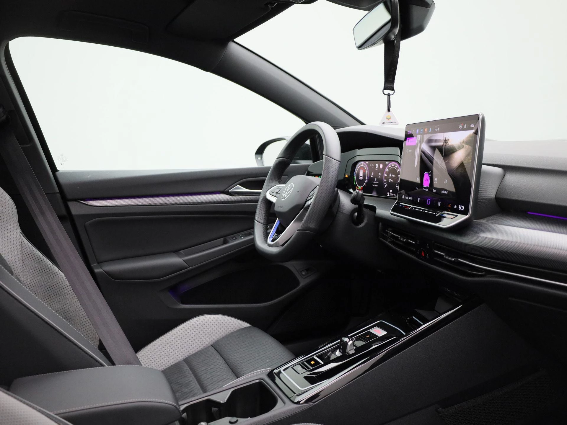 Volkswagen-Golf-image-32