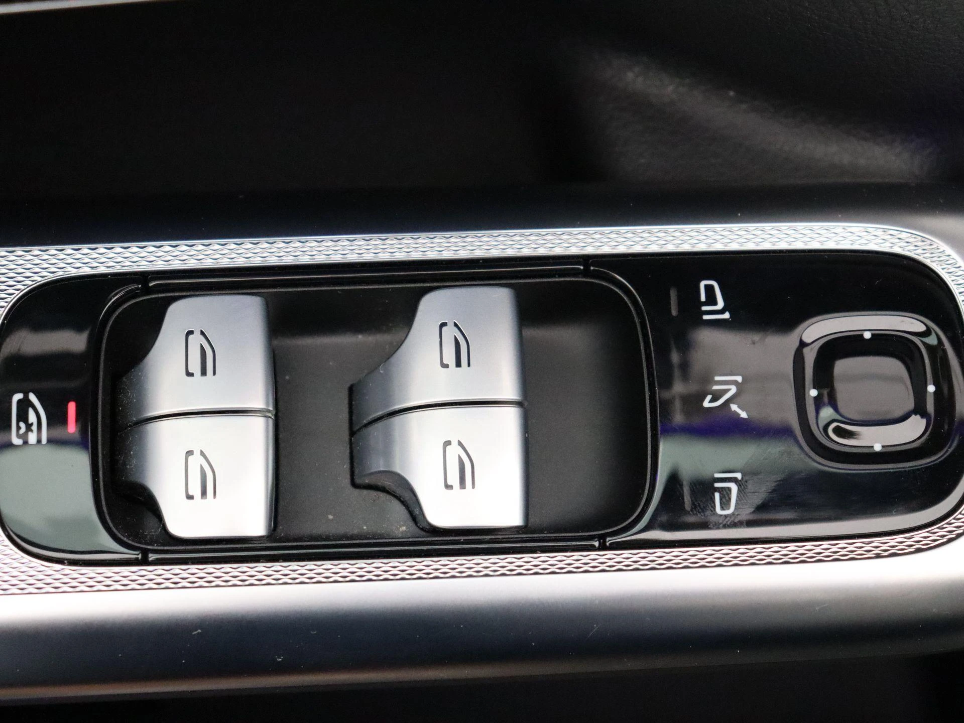 Mercedes-Benz-EQE-image-7