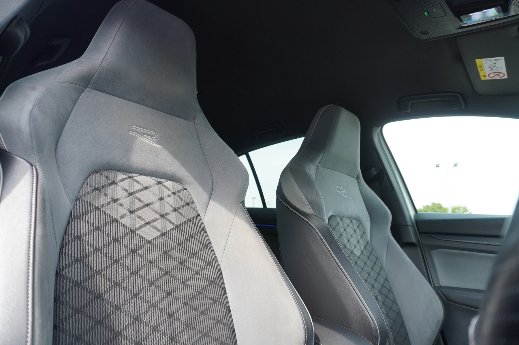 Volkswagen-Golf-image-13
