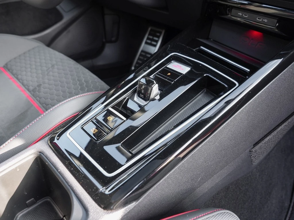 Volkswagen-Golf-image-8