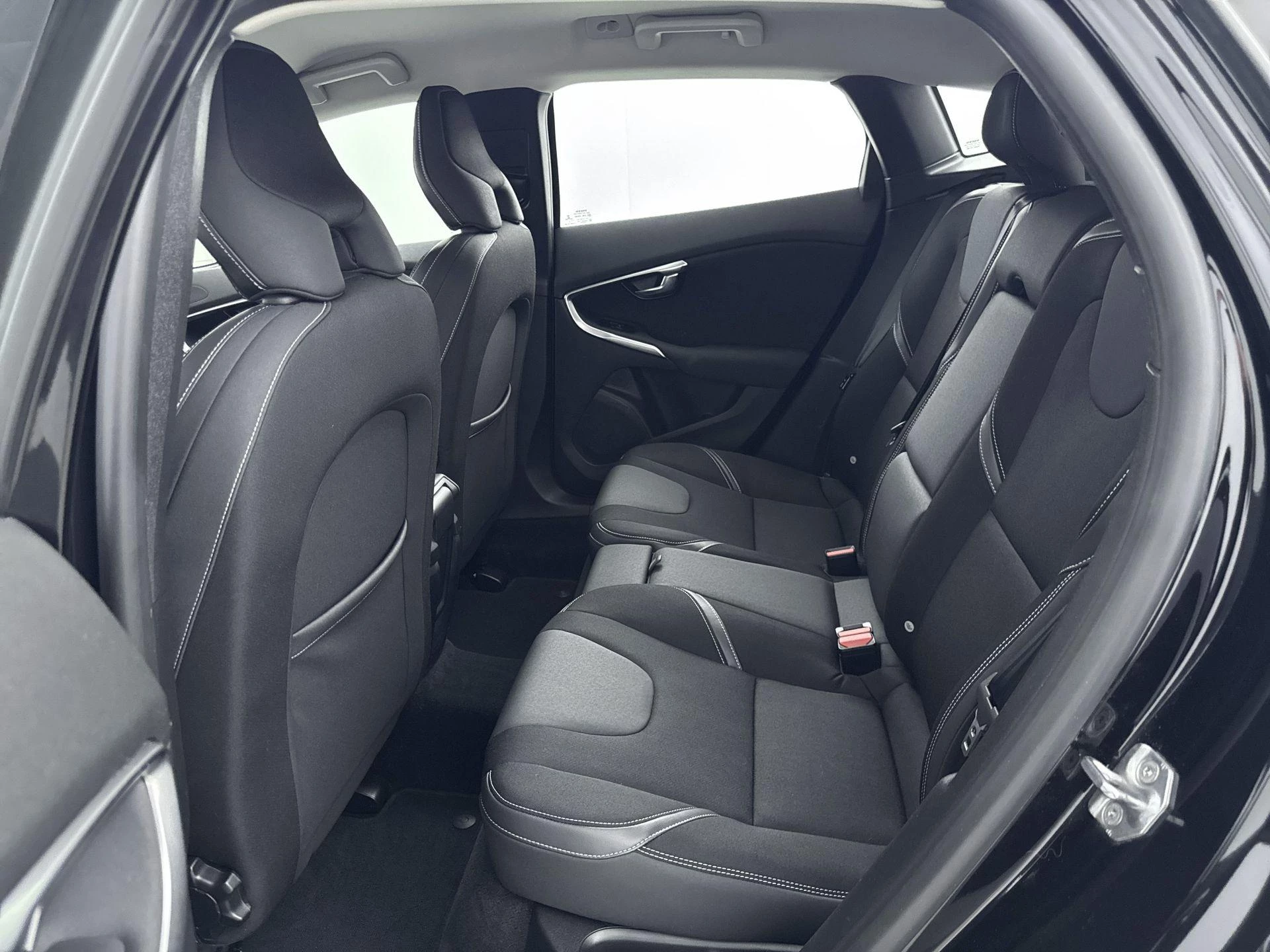 Volvo-V40-image-24