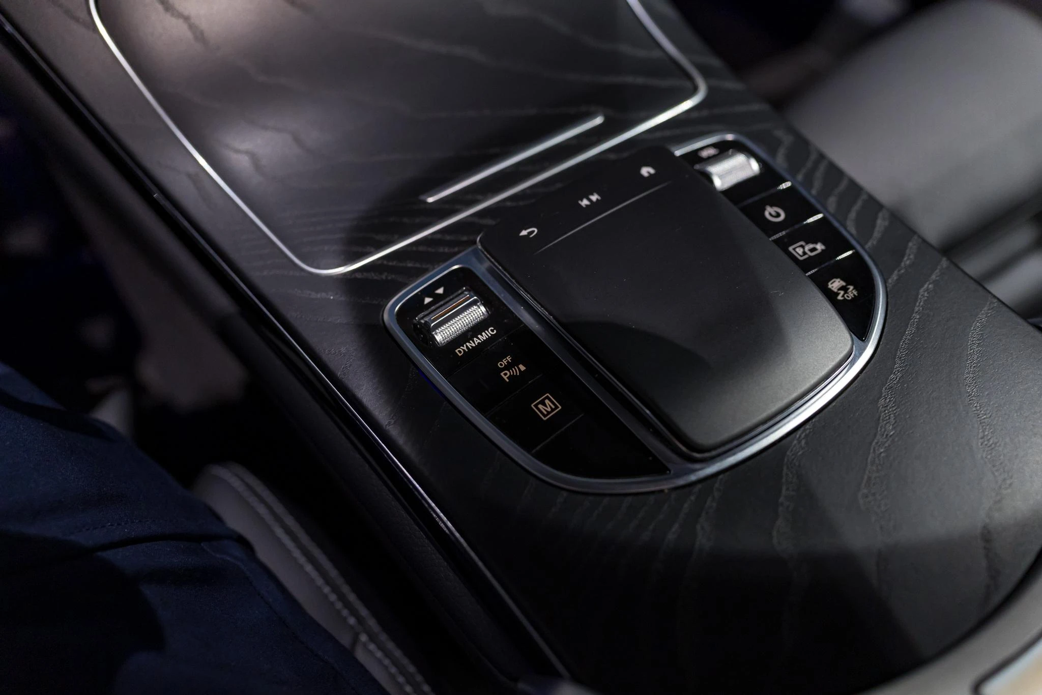 Mercedes-Benz-GLC-image-32