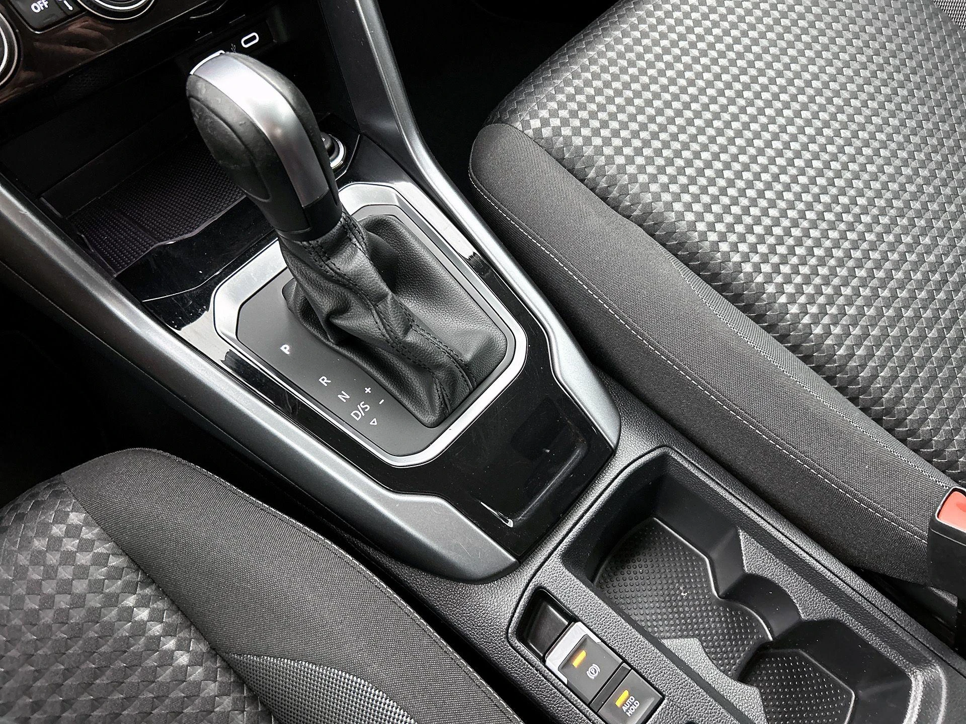 Volkswagen-T-Roc-image-14