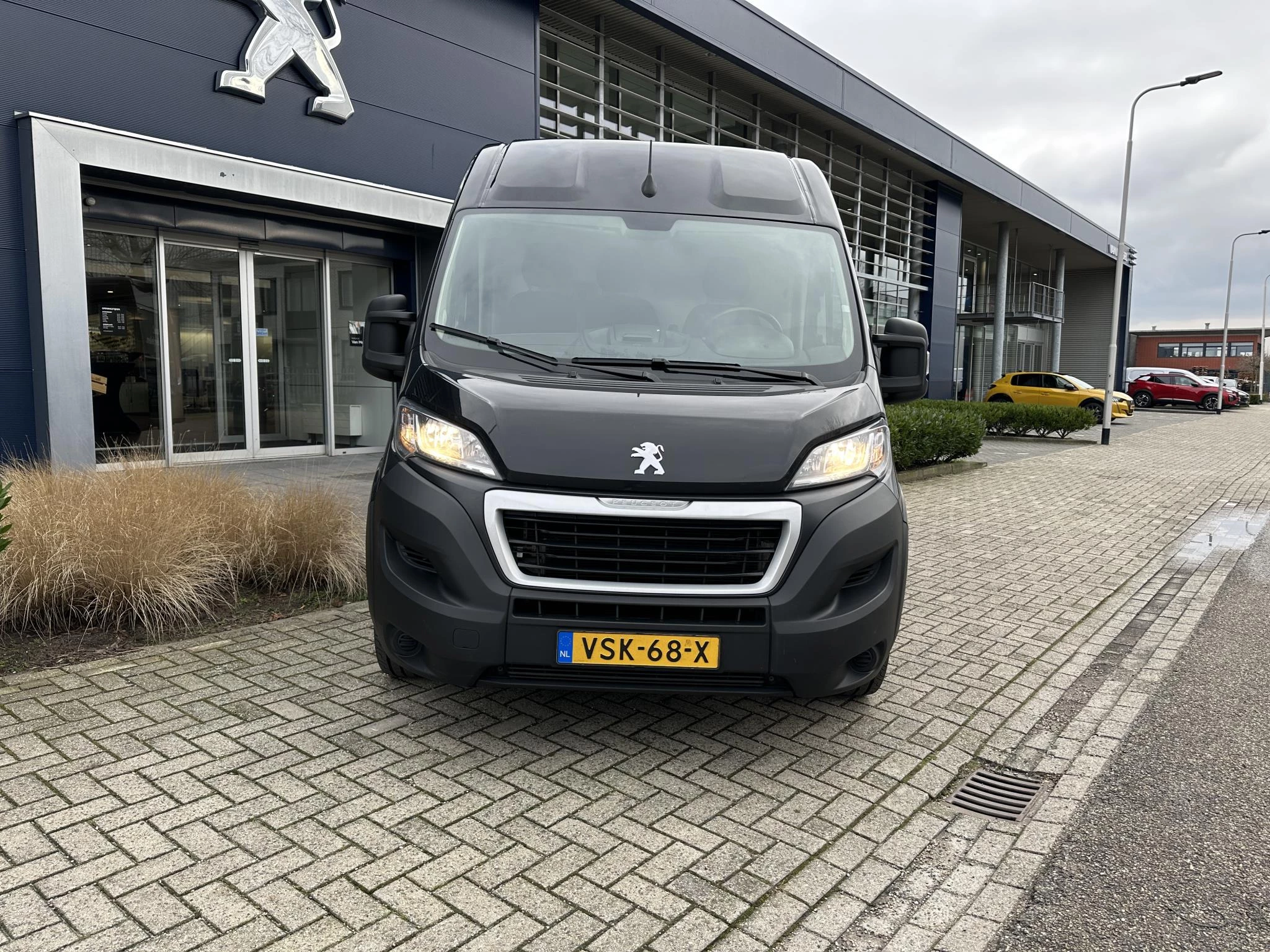 Peugeot Boxer 330 2.2 BlueHDi 120 L2H2 Asphalt