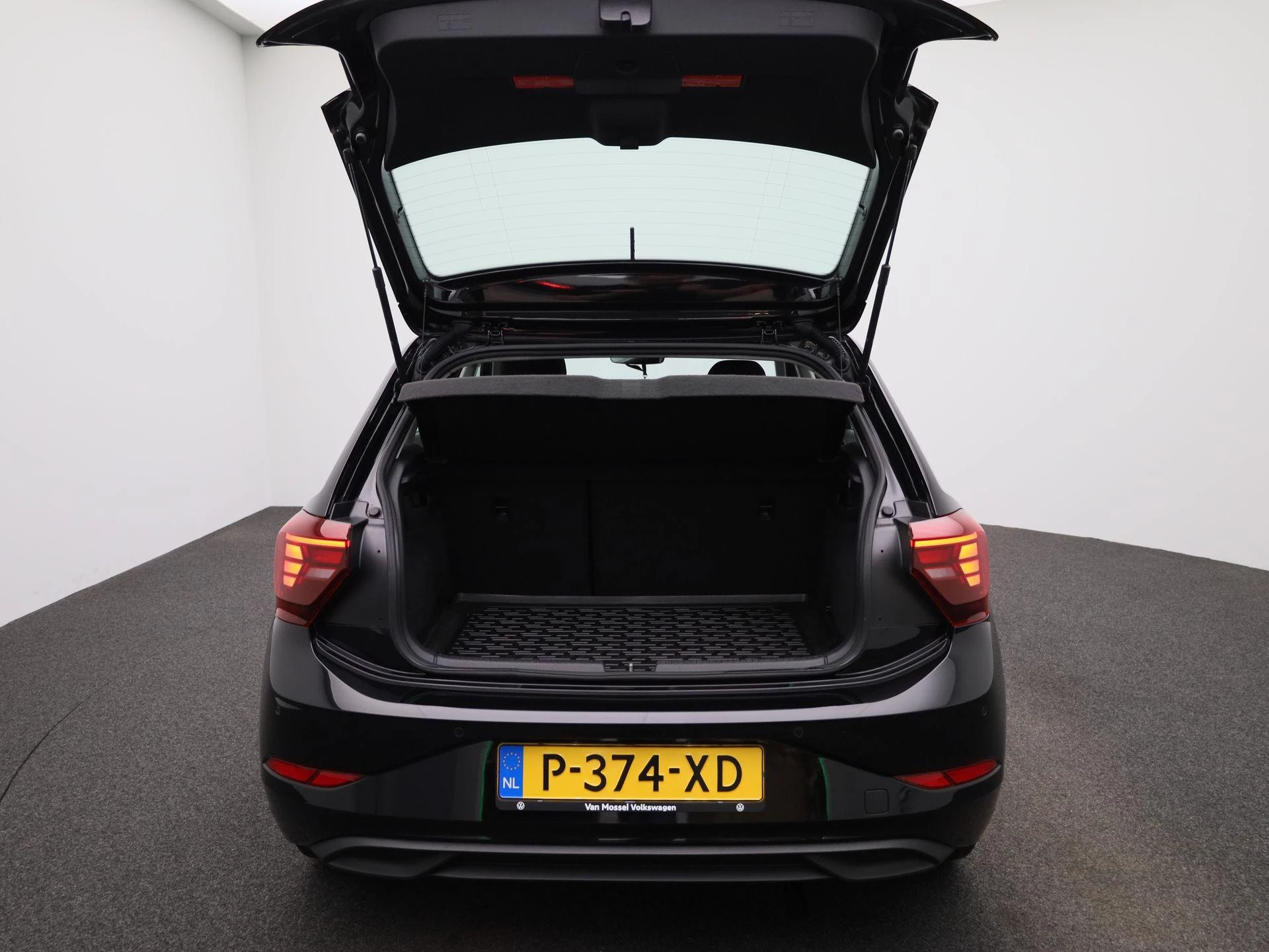 Volkswagen-Polo-image-10