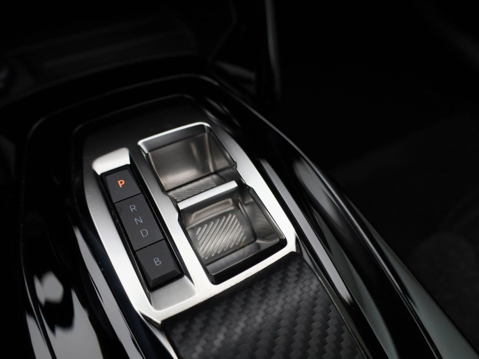 Peugeot-e-208-image-25