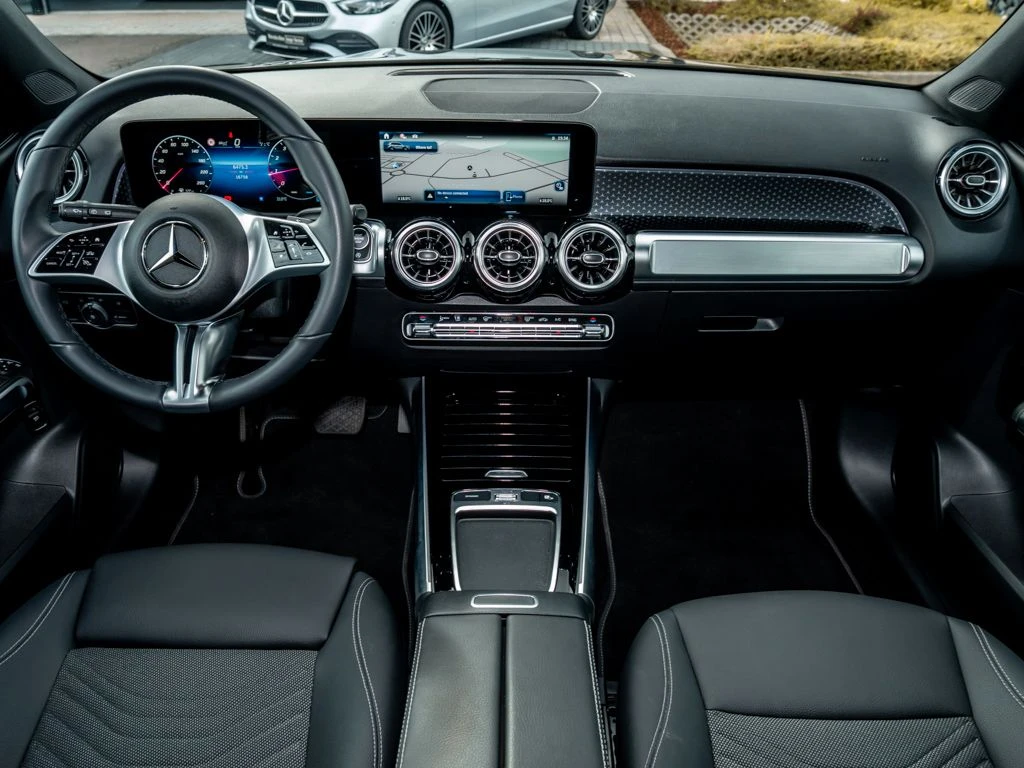 Mercedes-Benz-GLB 200-image-12