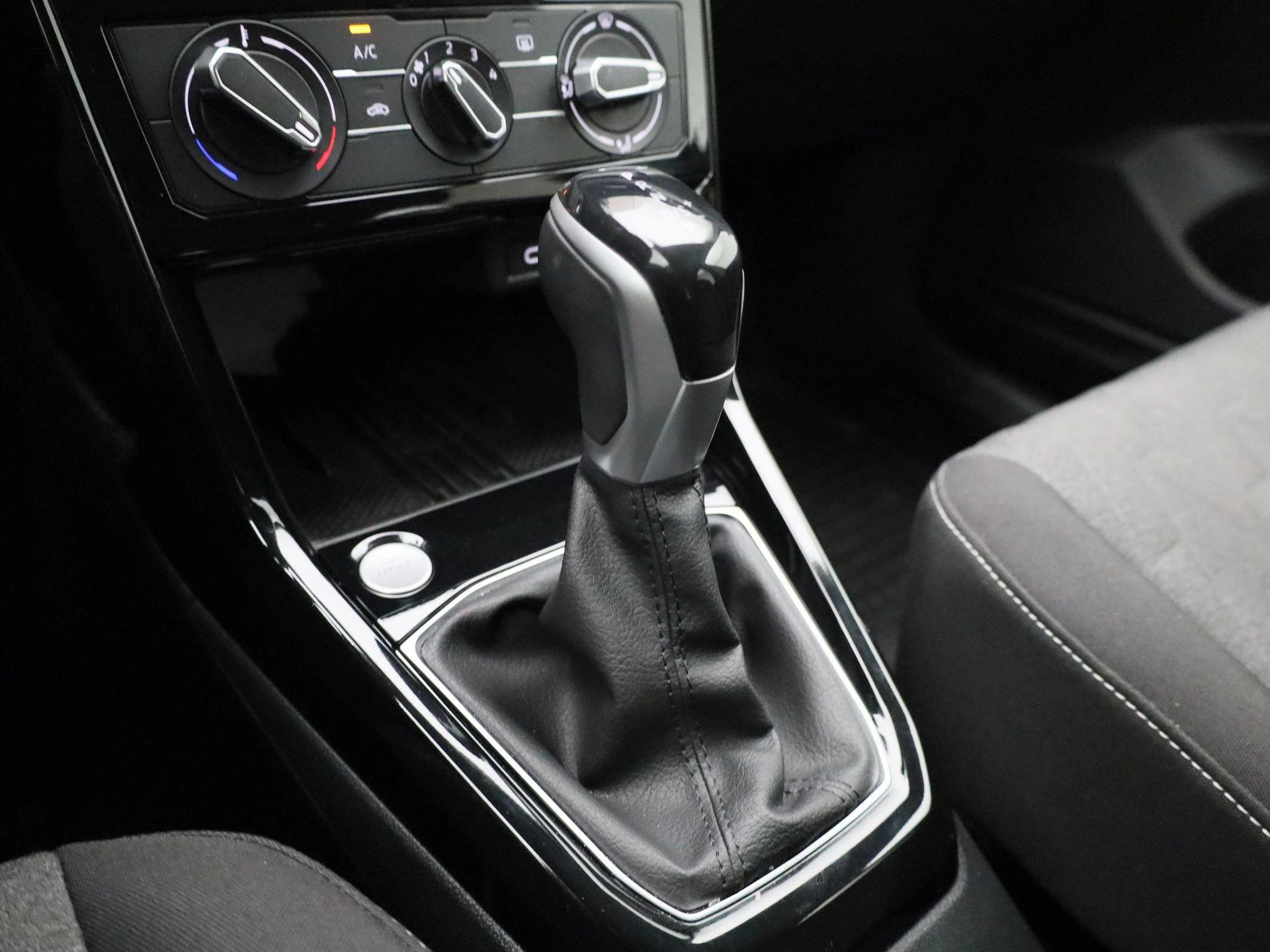 Volkswagen-T-Cross-image-16