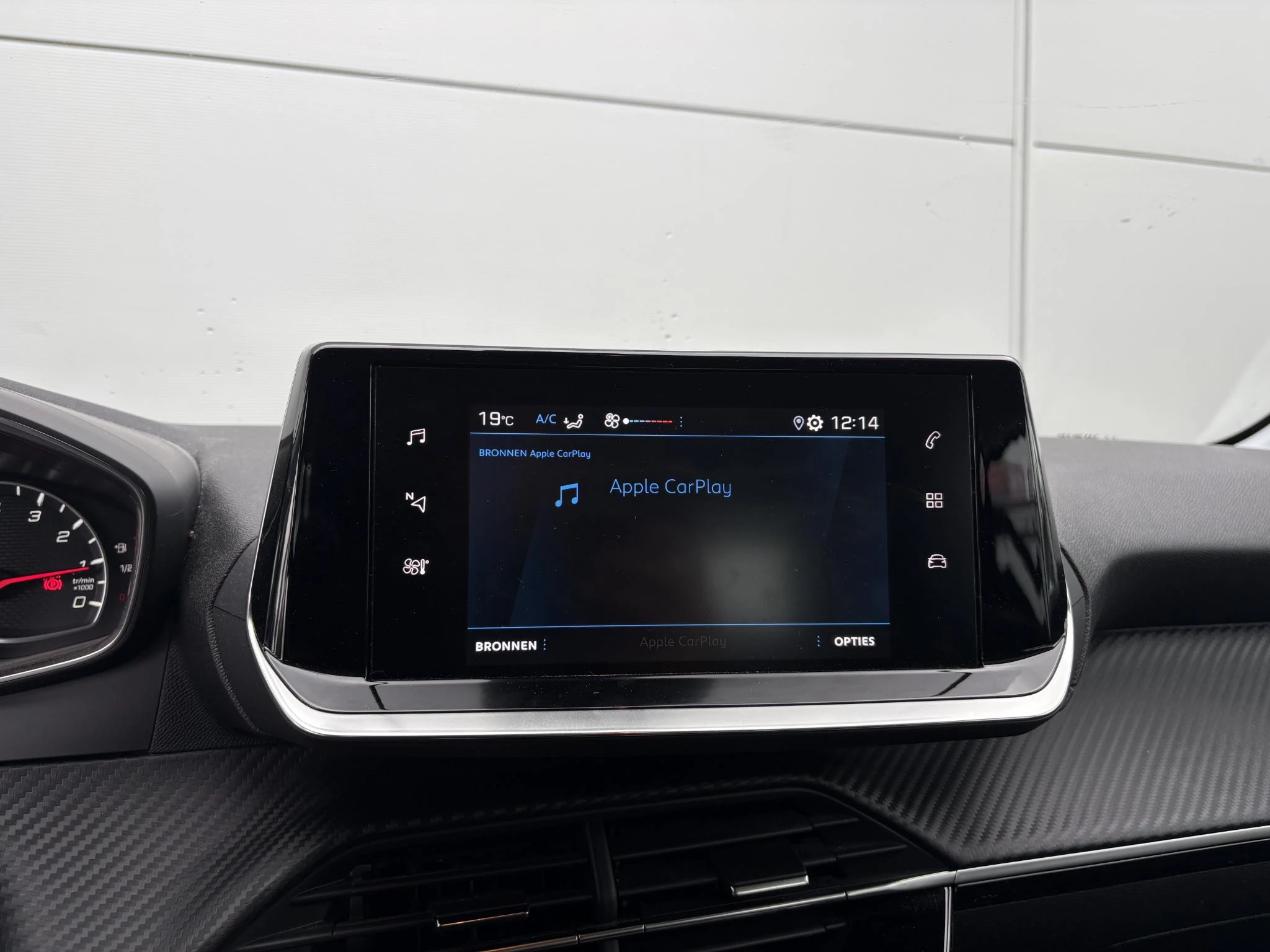 Peugeot-208-image-16