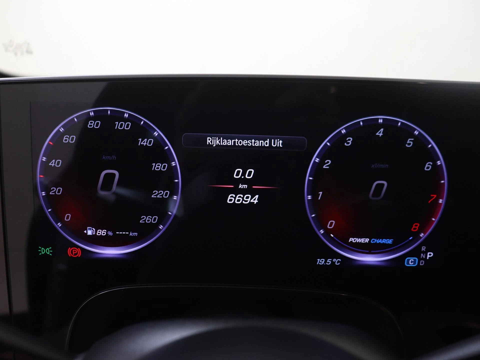 Mercedes-Benz-CLA-image-10