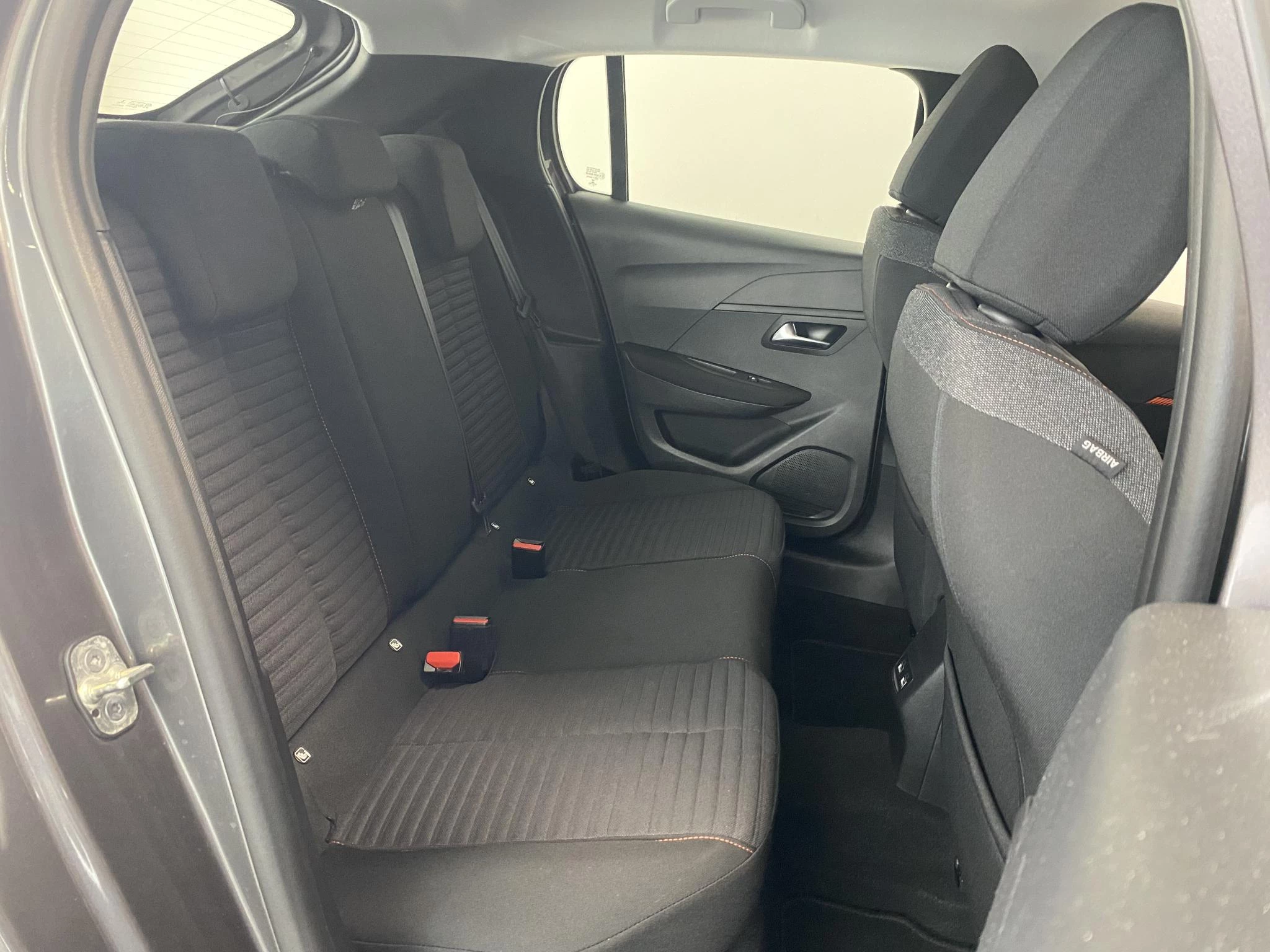 Peugeot-208-image-16
