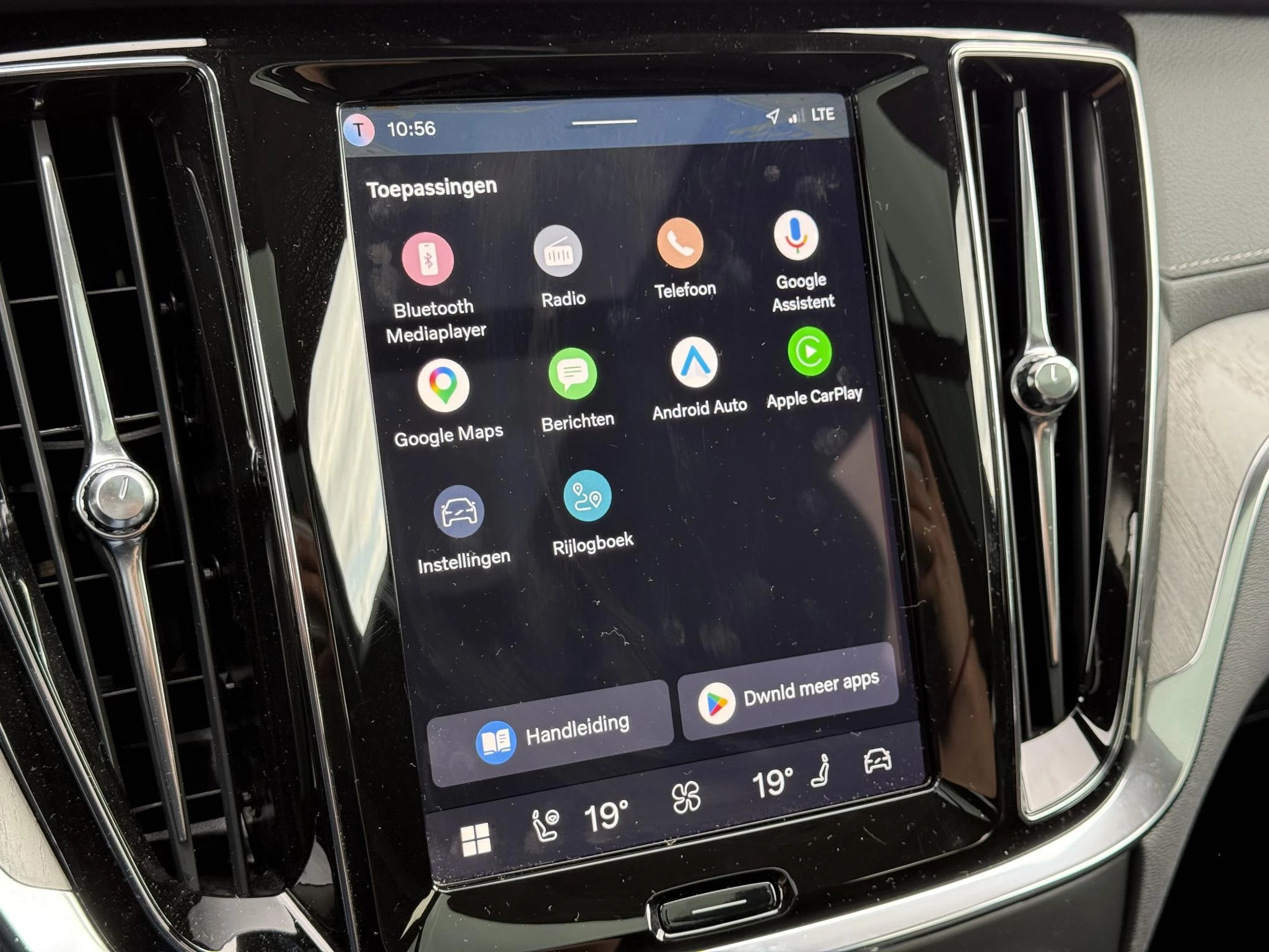 Volvo V60 T8 Plug-in hybrid AWD Ultra Dark