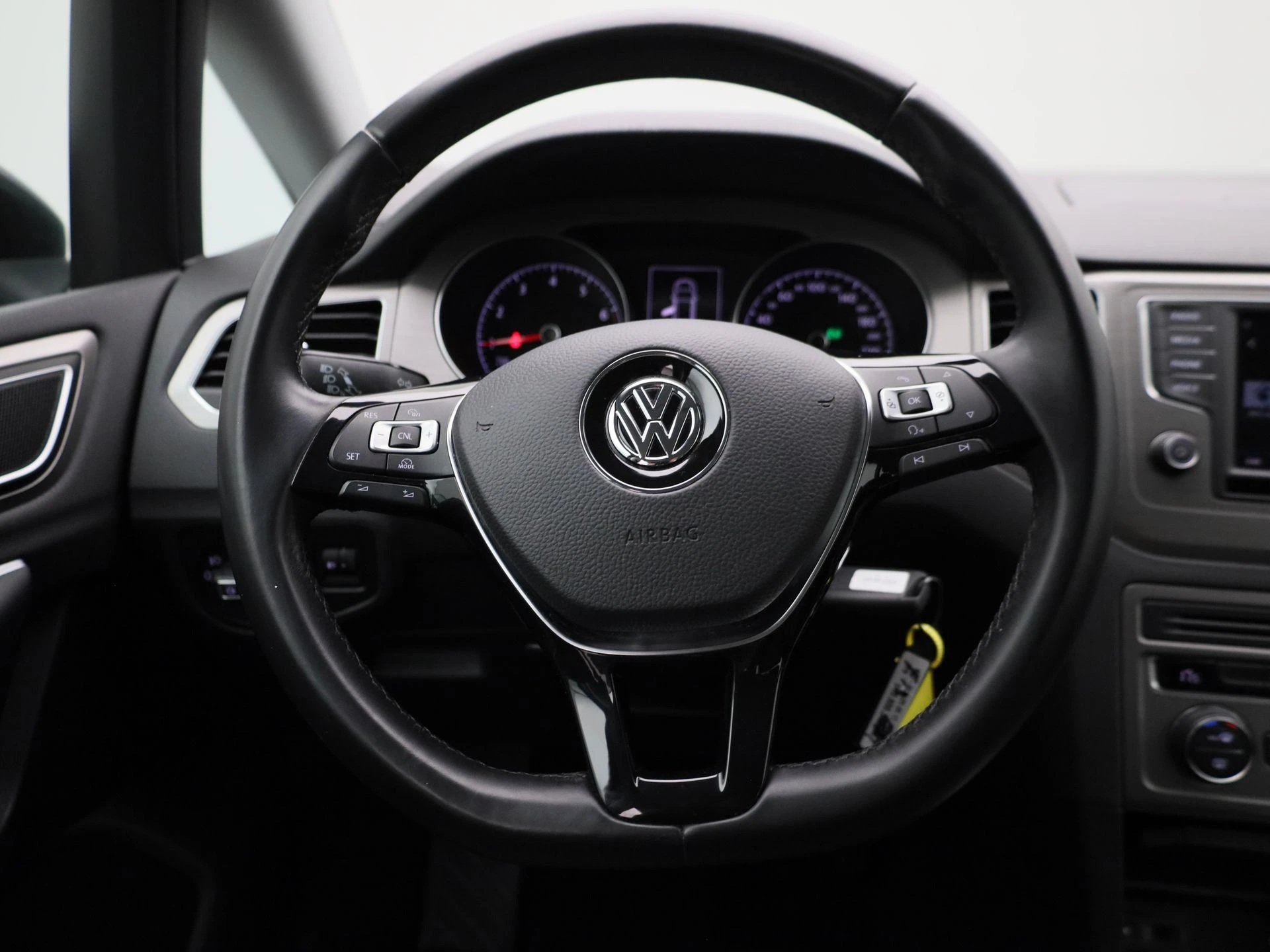 Volkswagen-Golf Sportsvan-image-6