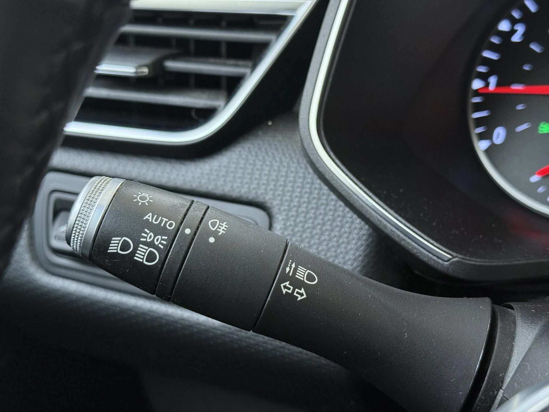 Renault-Clio-image-22