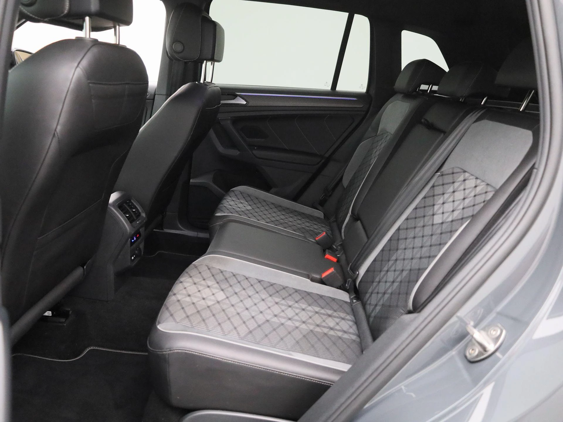 Volkswagen-Tiguan-image-10