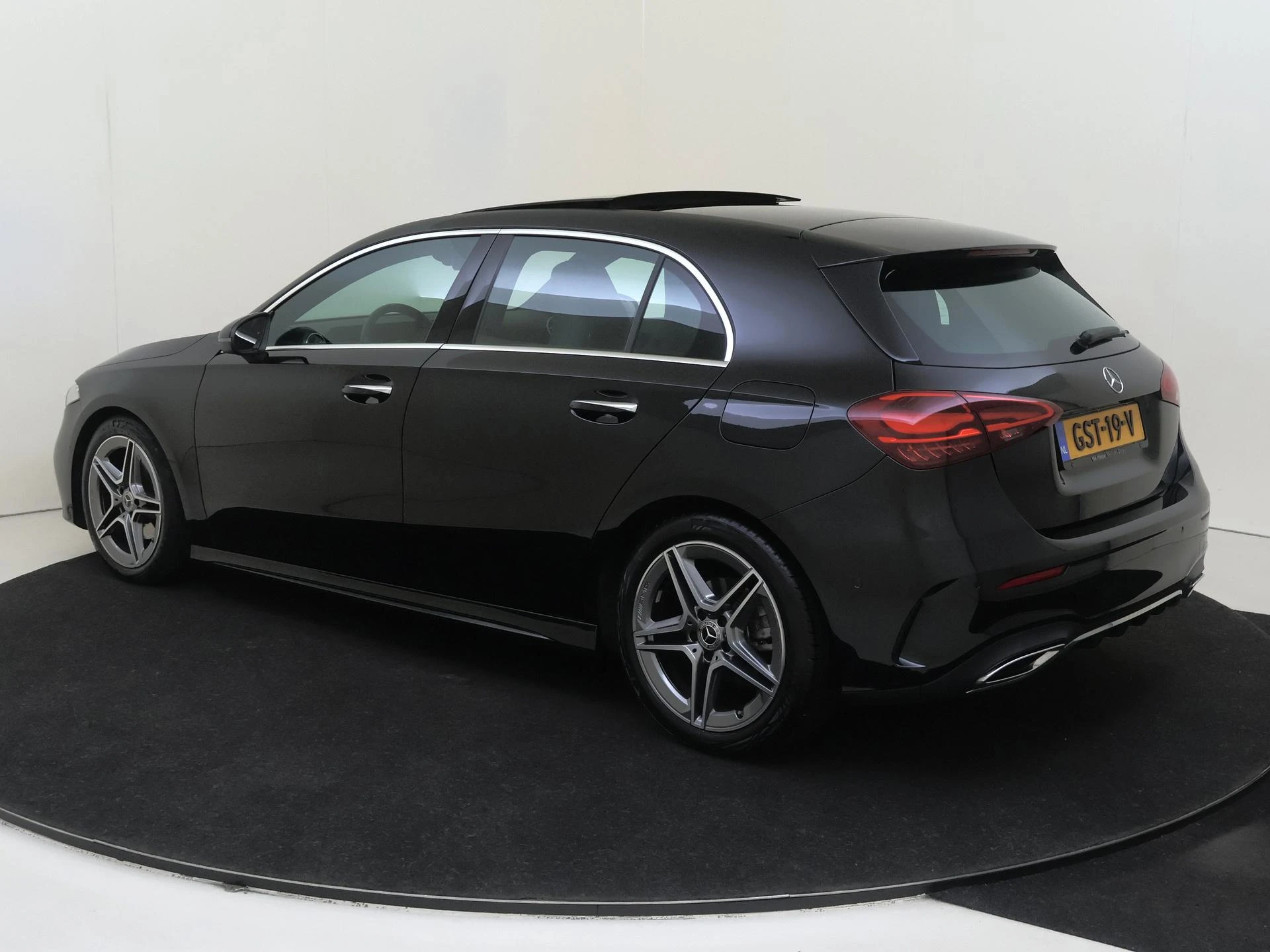 Mercedes-Benz-A-Klasse-image-2