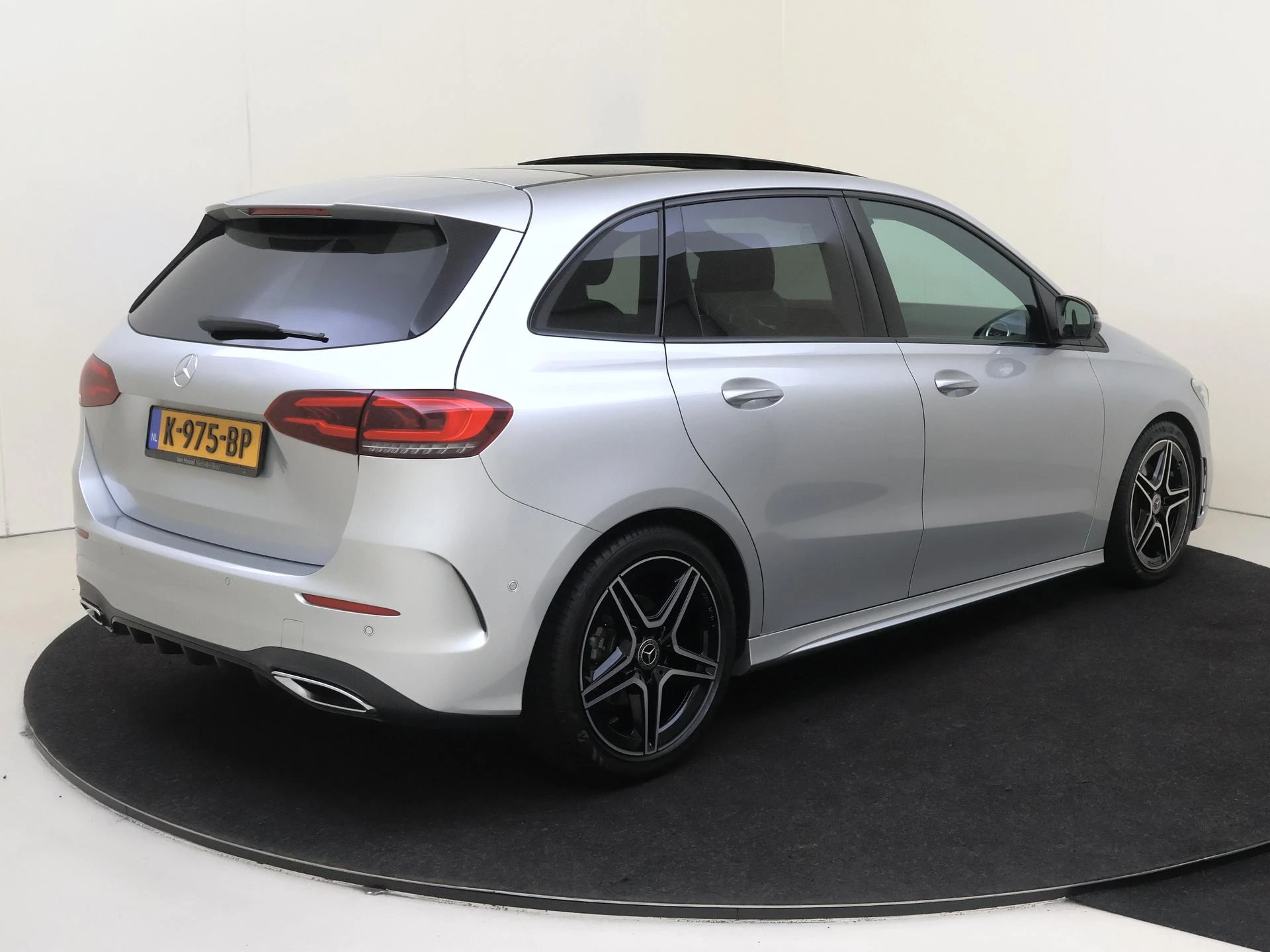 Mercedes-Benz-B-Klasse-image-3