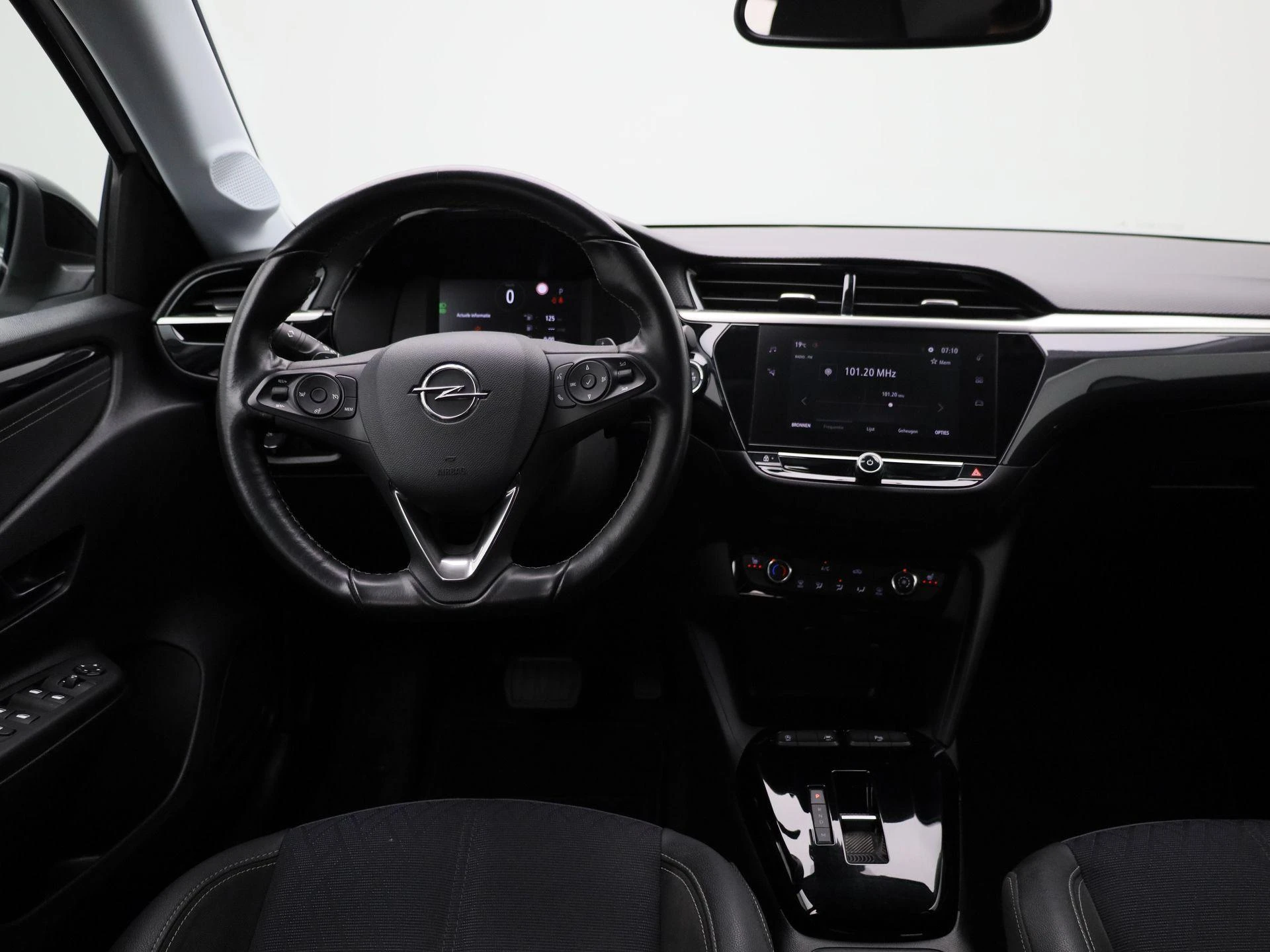 Opel-Corsa-image-10