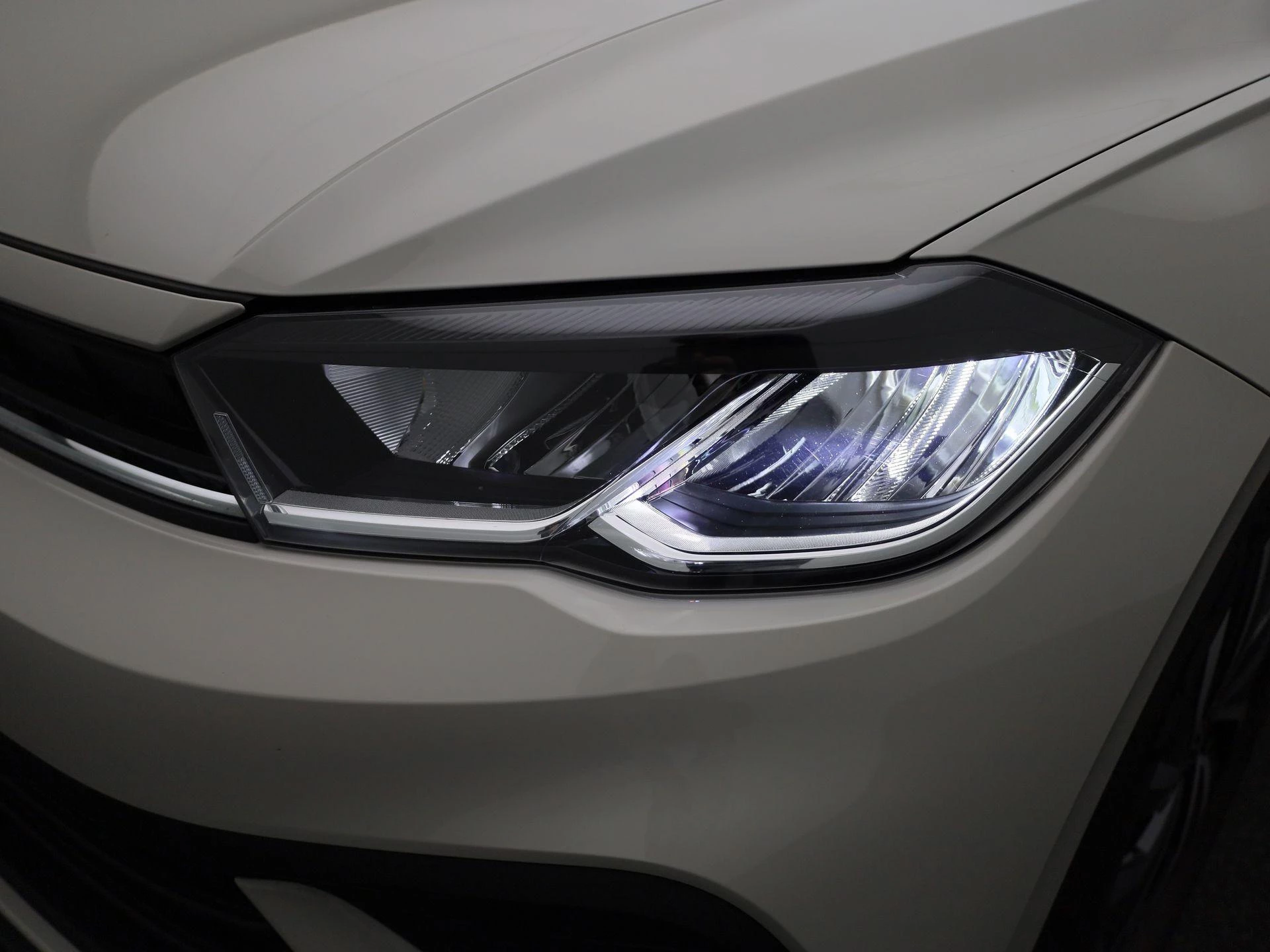 Volkswagen-Polo-image-14