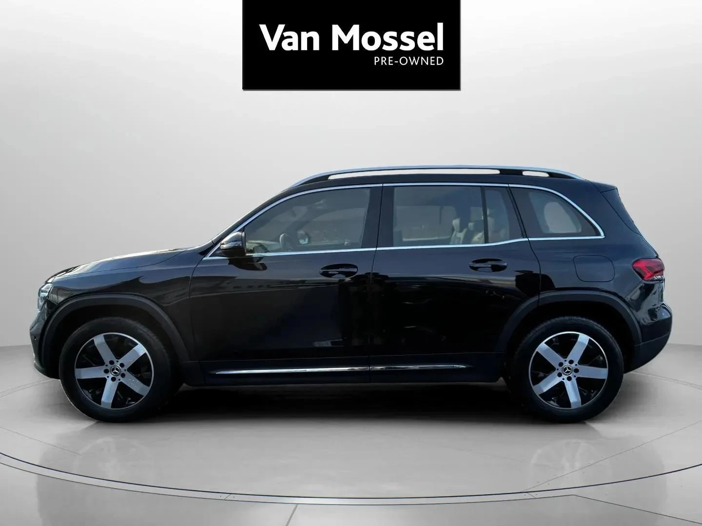 Mercedes-Benz-GLB-image-7