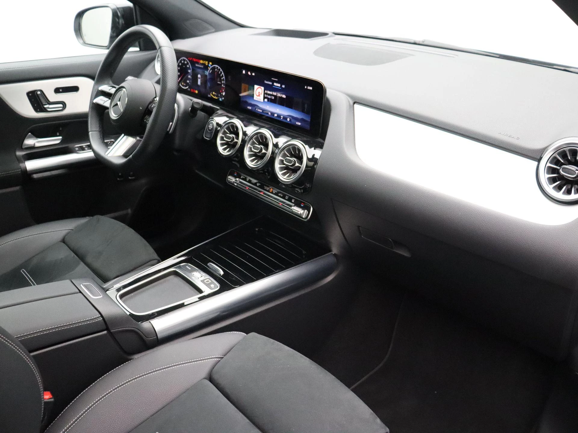 Mercedes-Benz GLA 250 e AMG Line + PREMIUM PLUS PACK + CARPLAY + TREKHAAK +