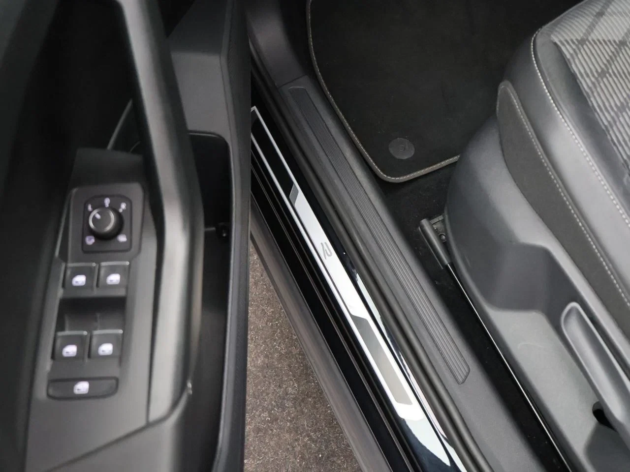 Volkswagen-T-Cross-image-24