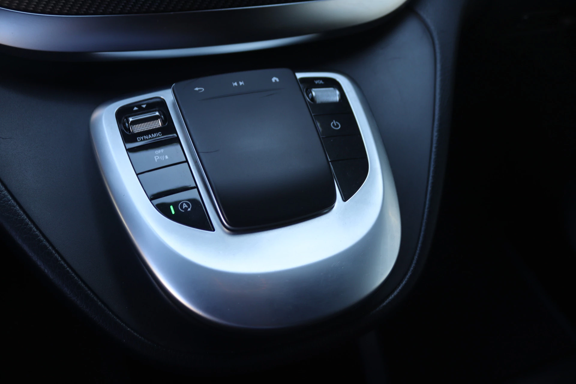 Mercedes-Benz-V-Klasse-image-12