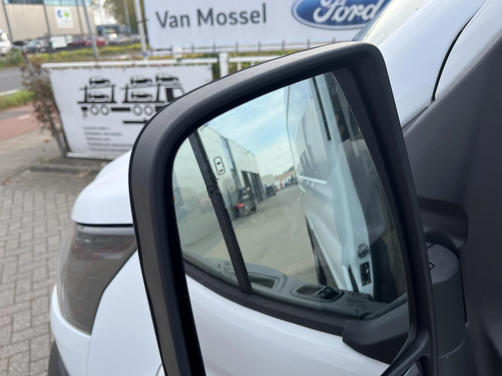 Ford-E-Transit-image-18