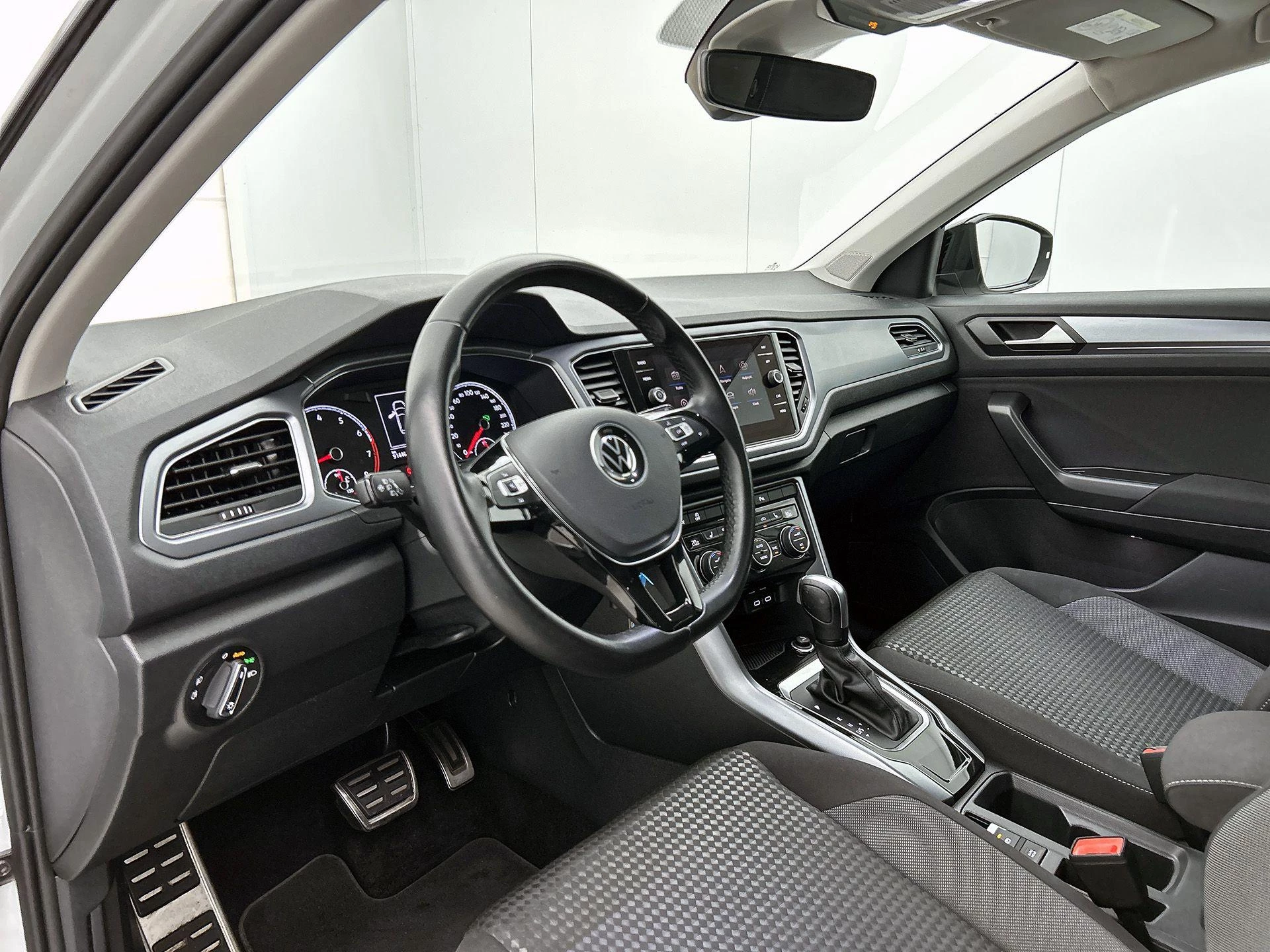 Volkswagen-T-Roc-image-8