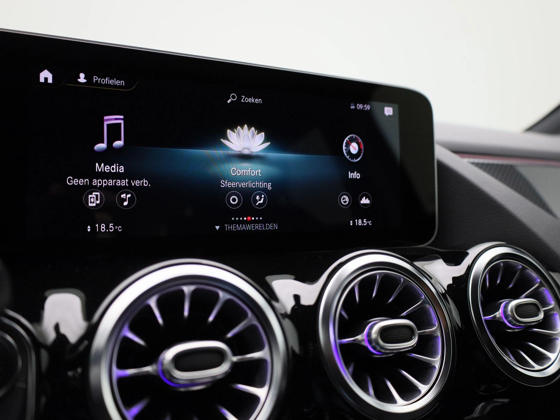 Mercedes-Benz-GLA-image-17