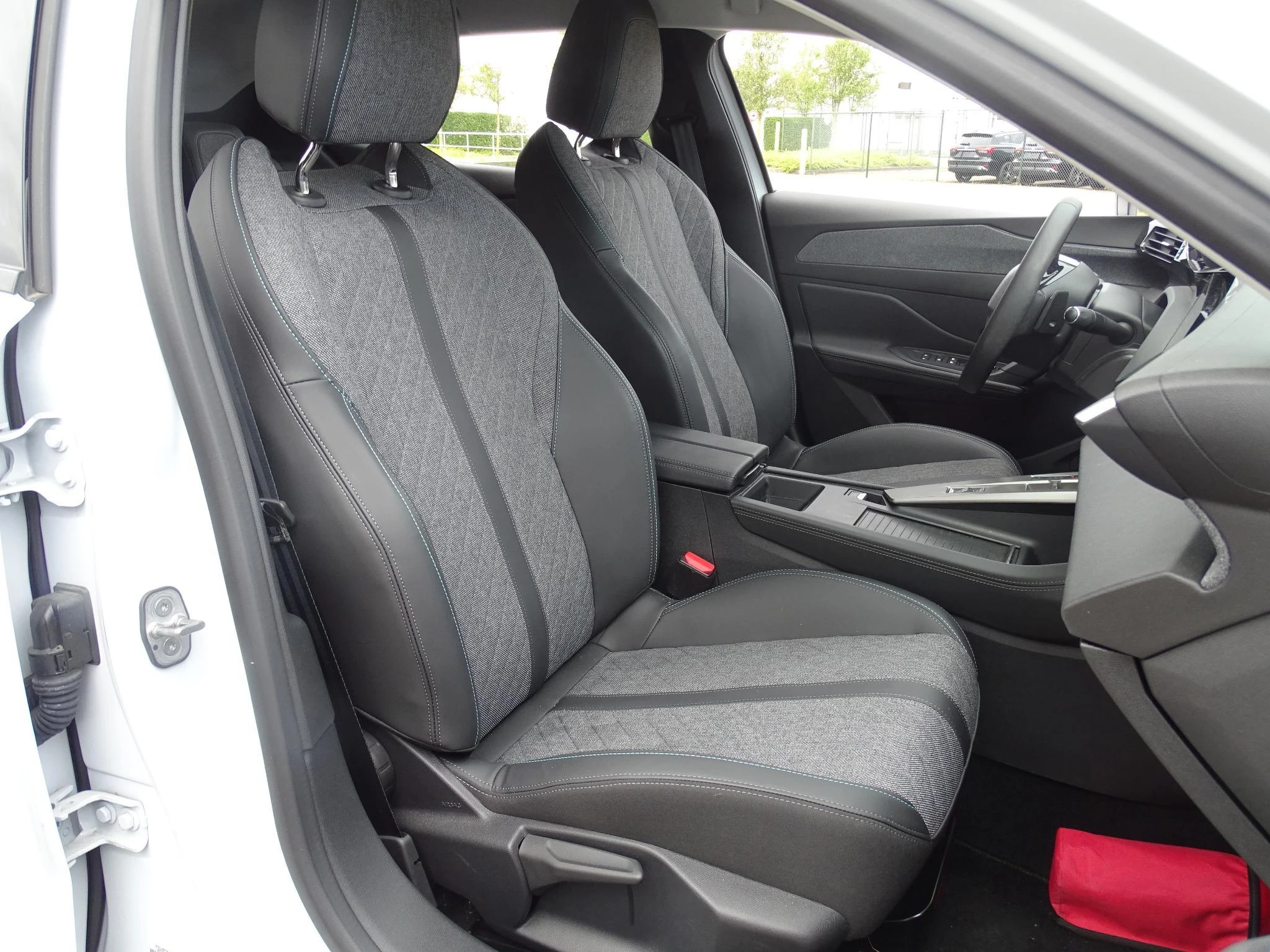 Peugeot-408-image-10