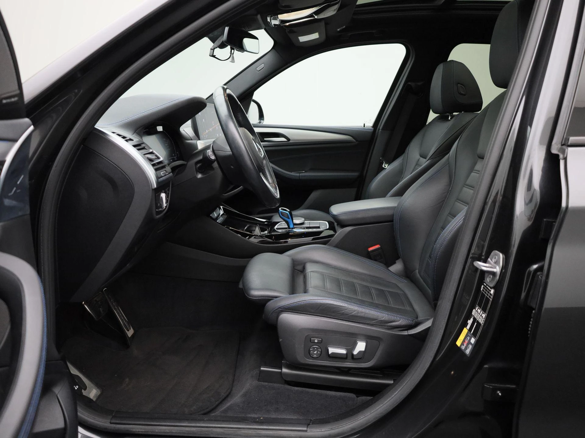 BMW-iX3-image-9