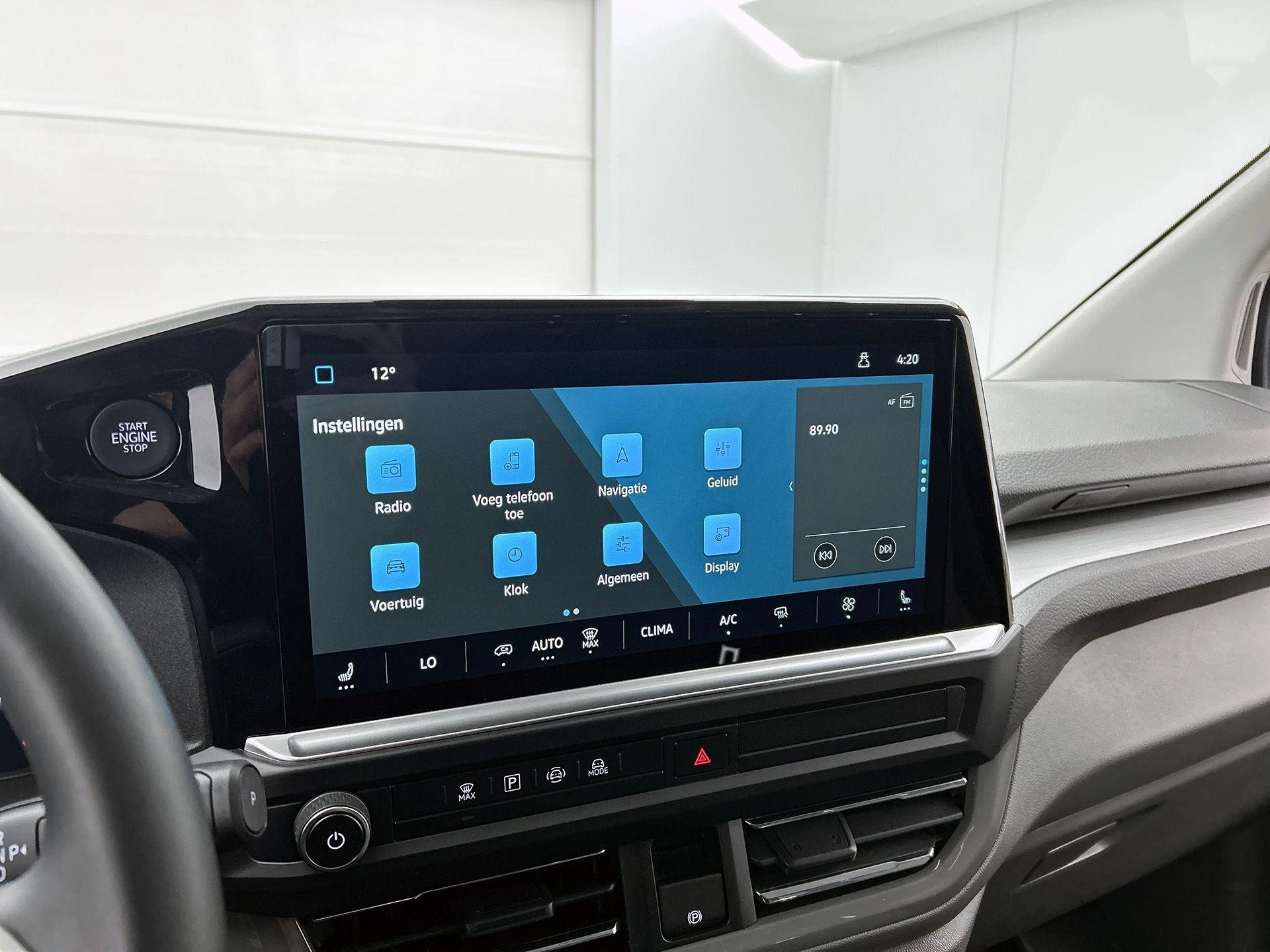Volkswagen-e-Transporter-image-6