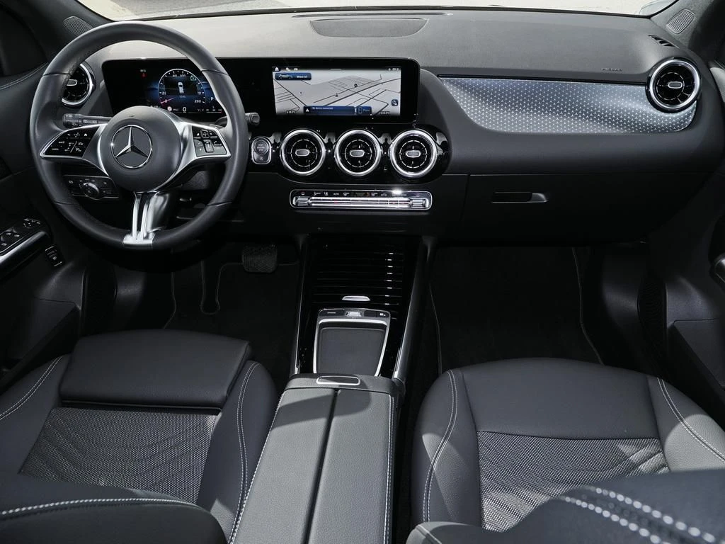 Mercedes-Benz-GLA 200 d-image-12