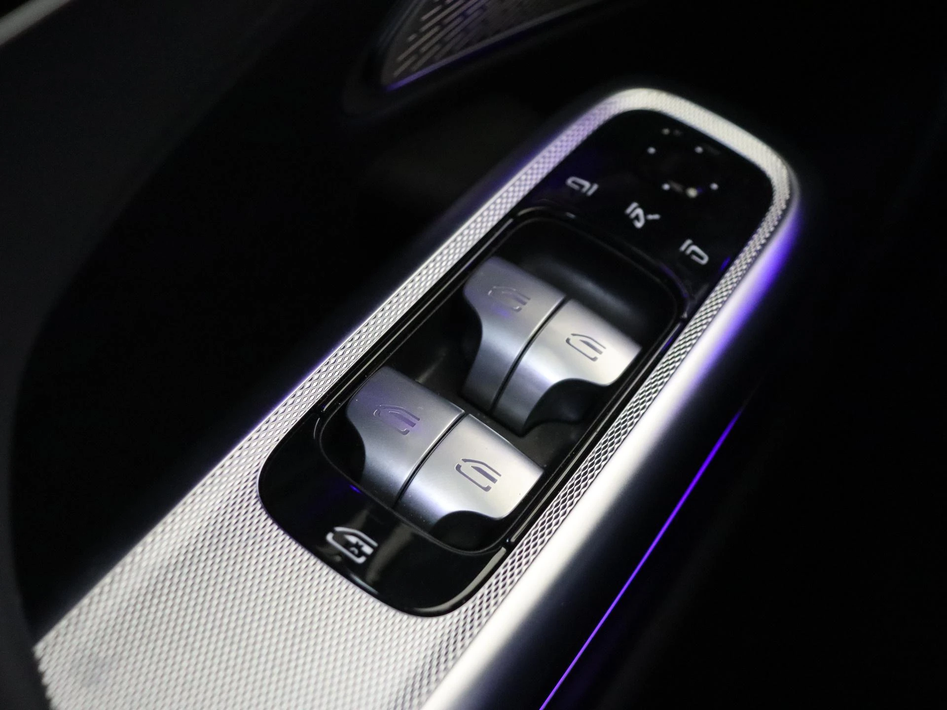 Mercedes-Benz-E-Klasse-image-25