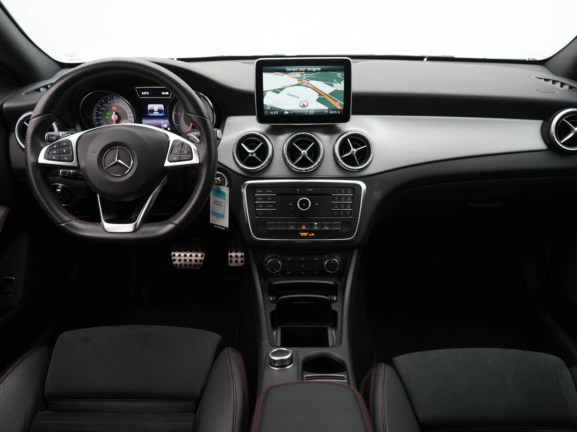 Mercedes-Benz-CLA-image-6