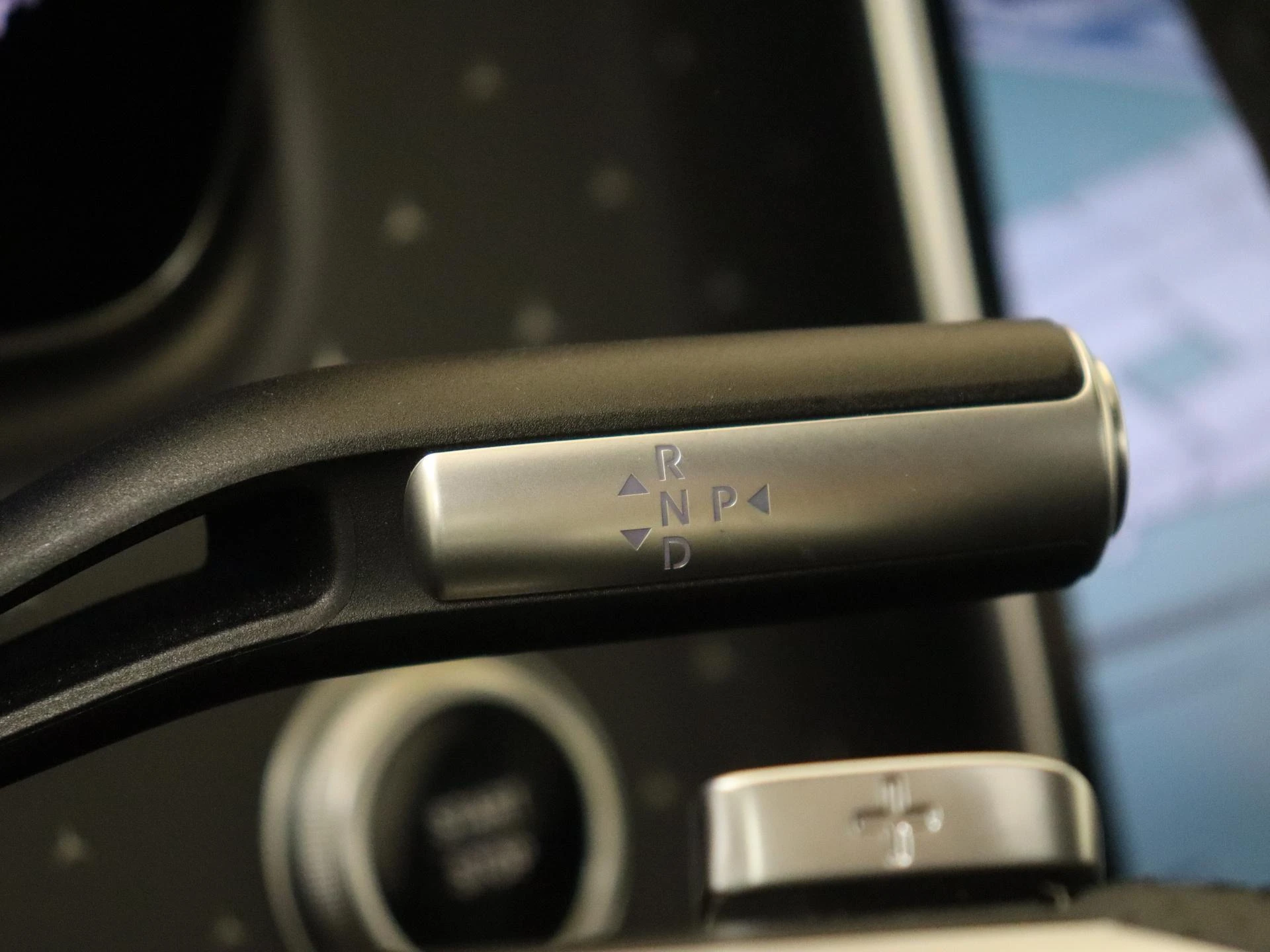 Mercedes-Benz-EQS-image-14
