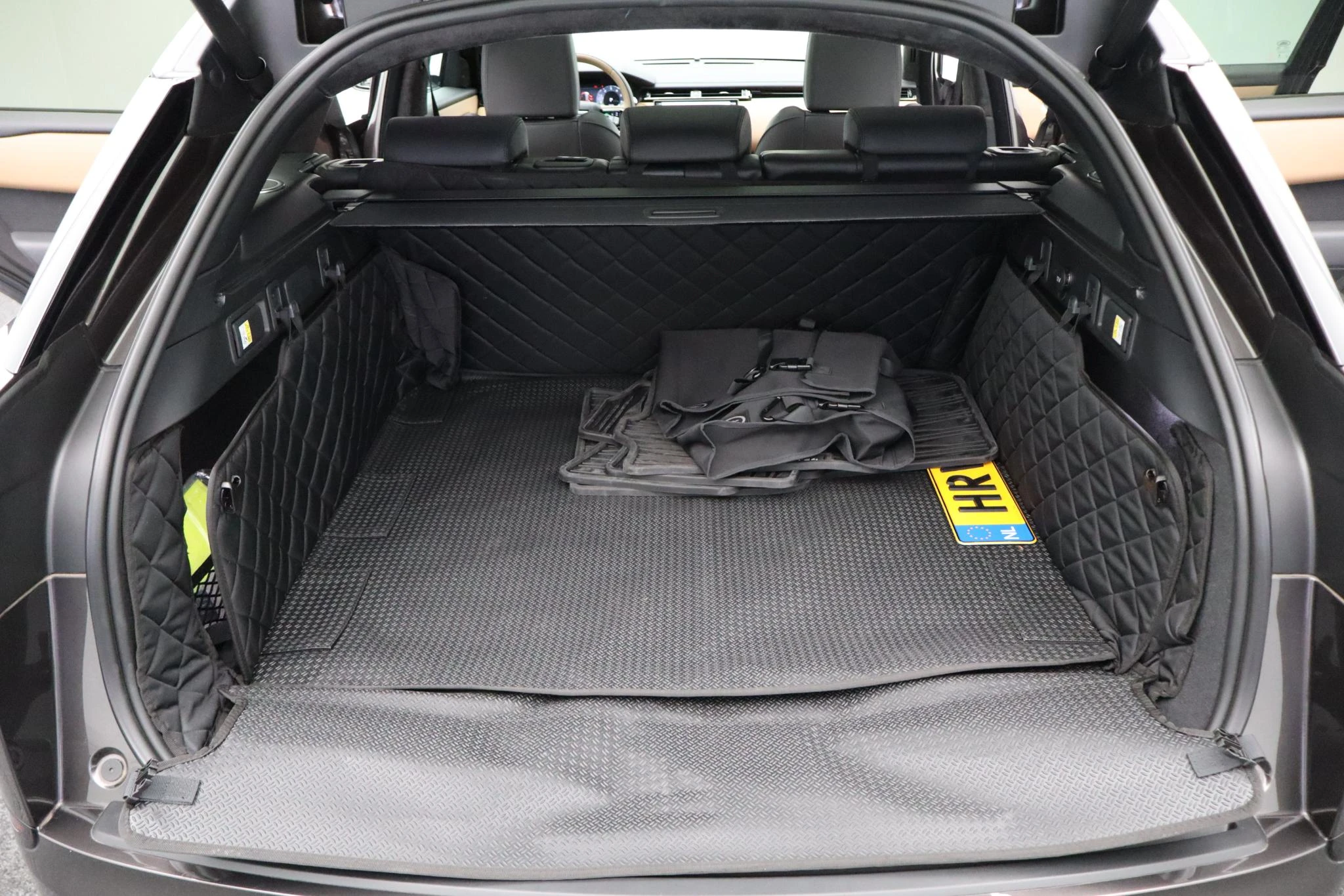 Land Rover-Range Rover Velar-image-32
