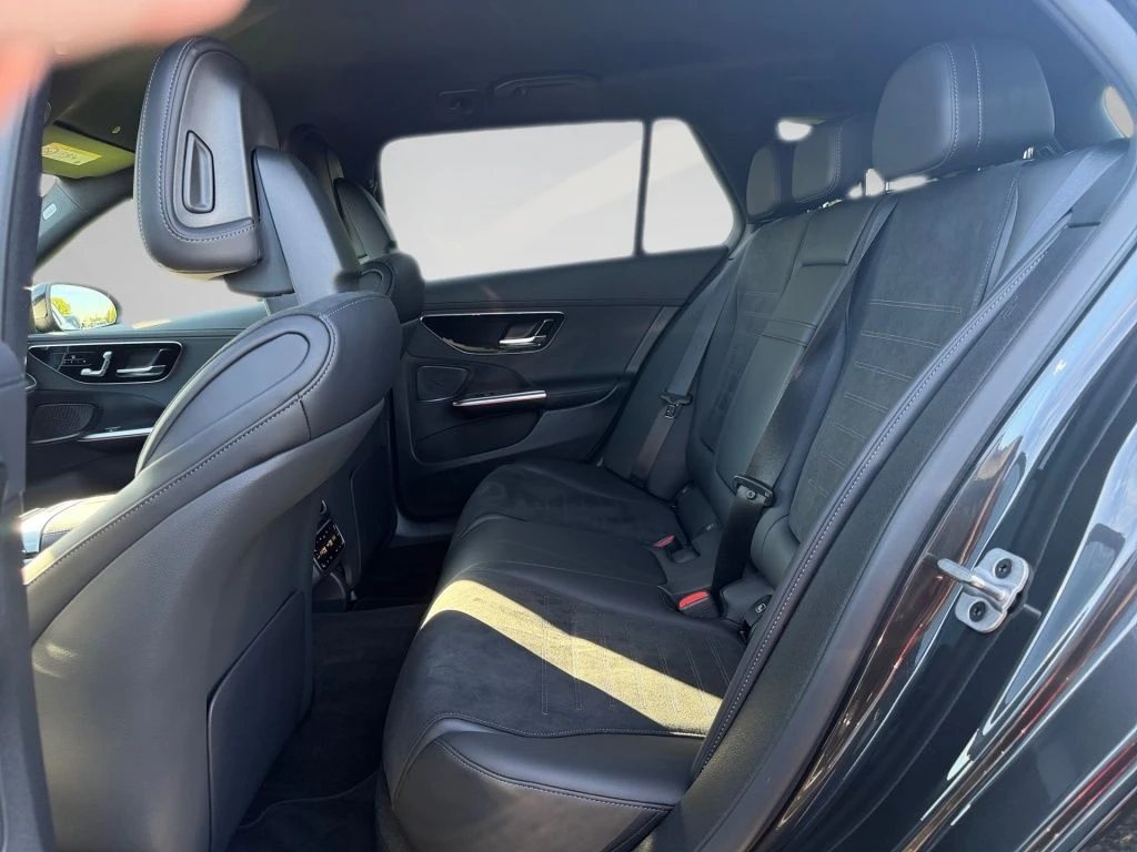 Mercedes-Benz-C-Klasse 180-image-9